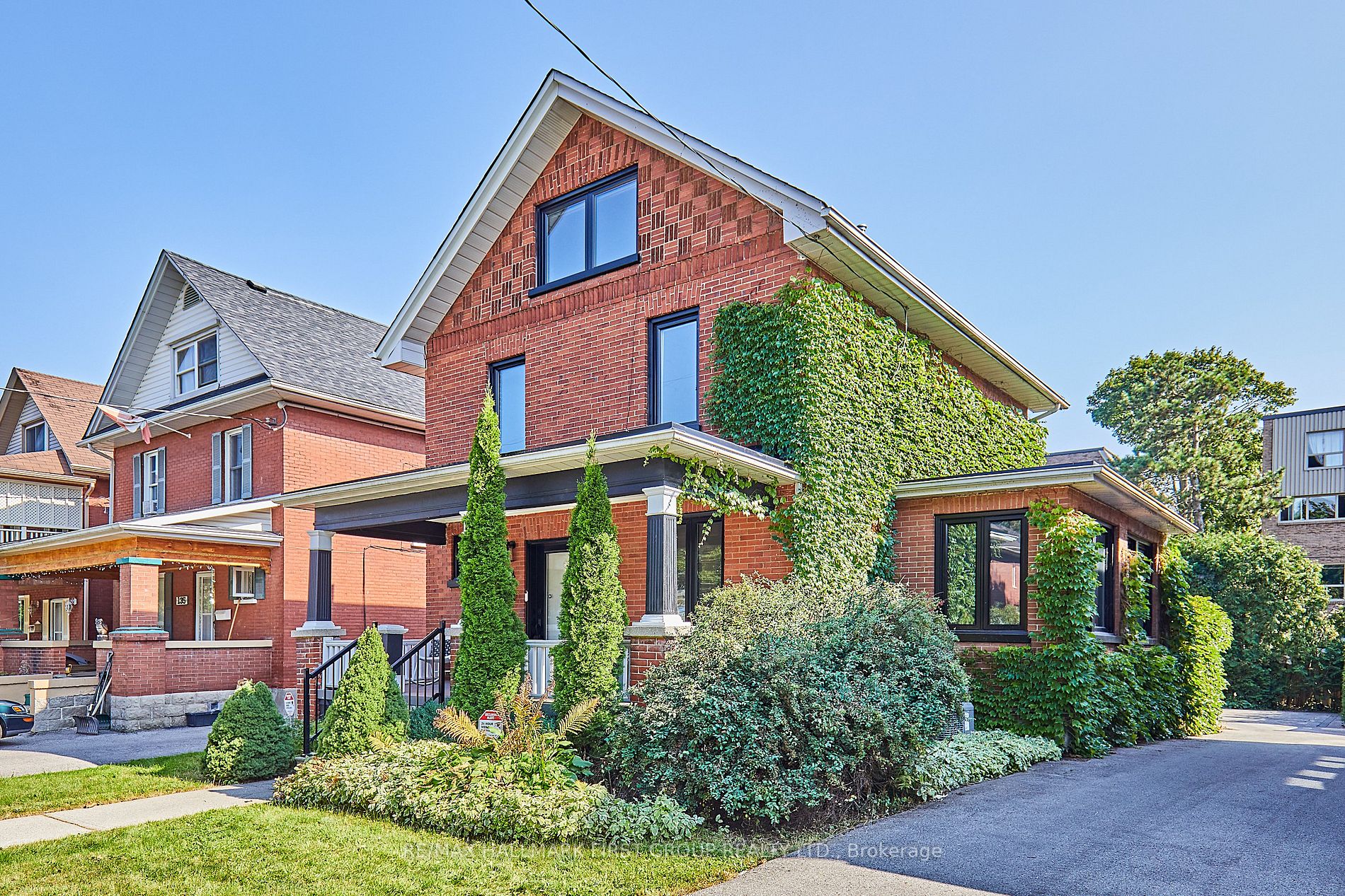 131 Brock St E