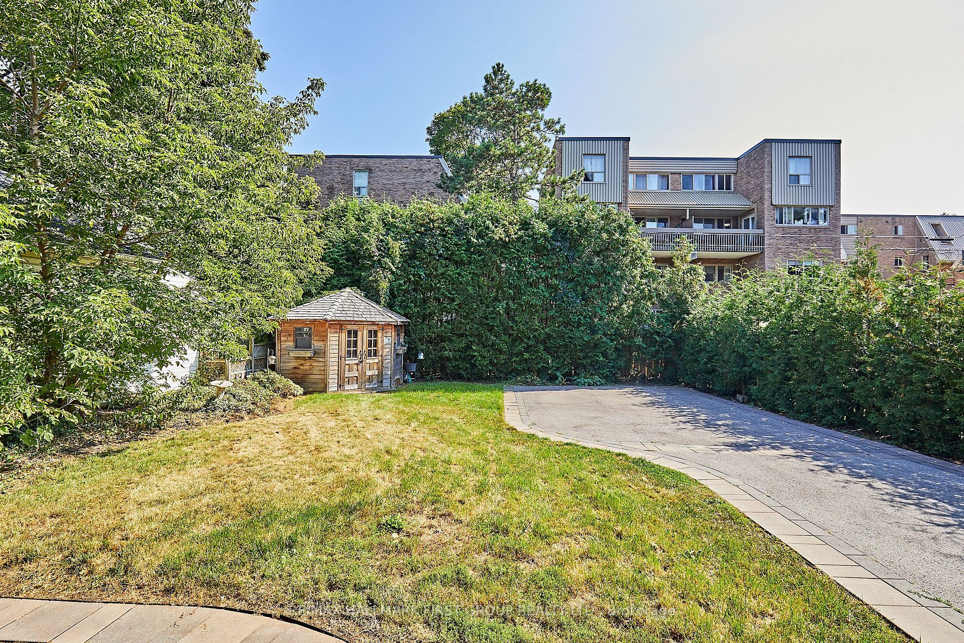 131 Brock St E
