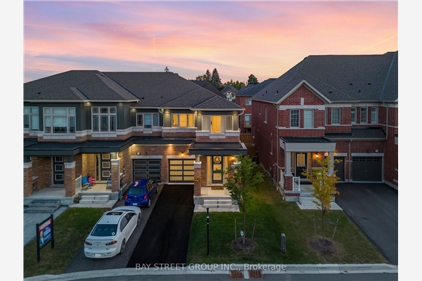 1126 Sepia Sq, Pickering