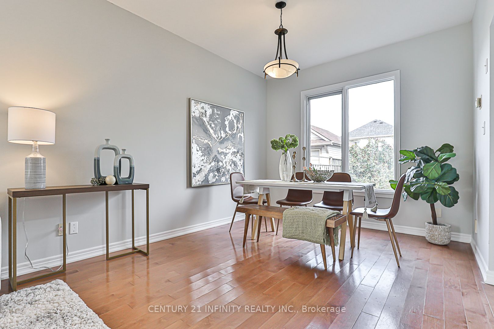 77 Sandford Cres