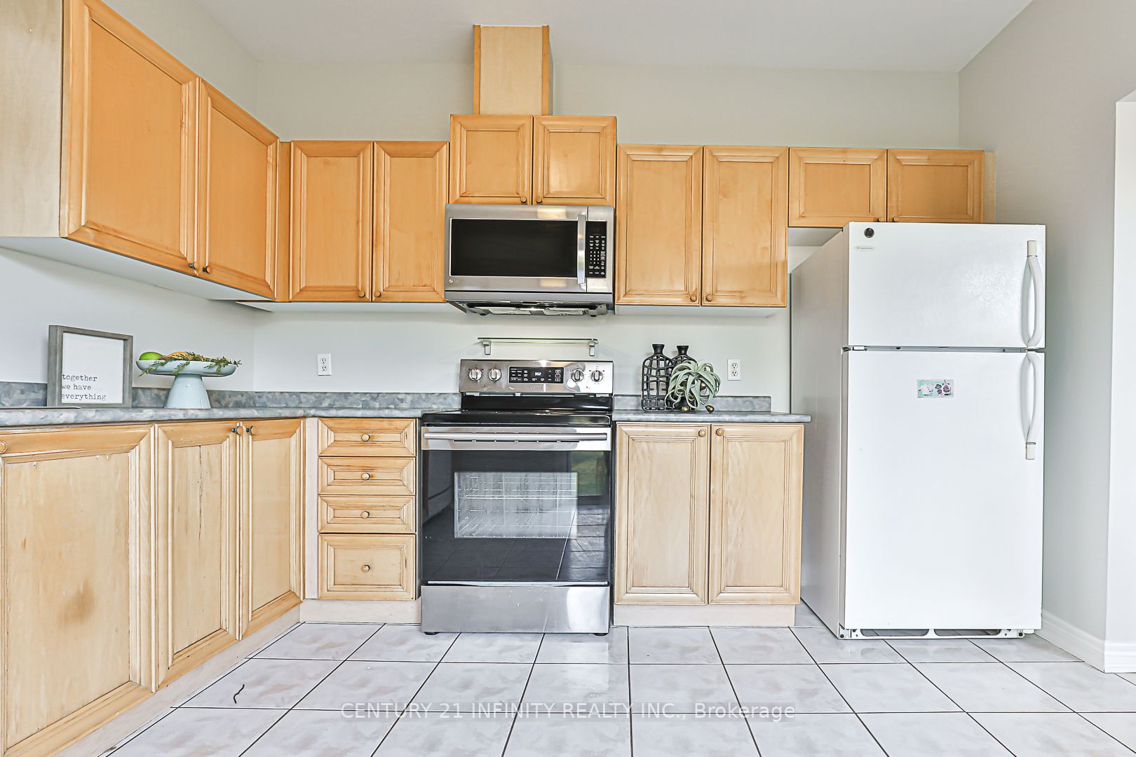 77 Sandford Cres