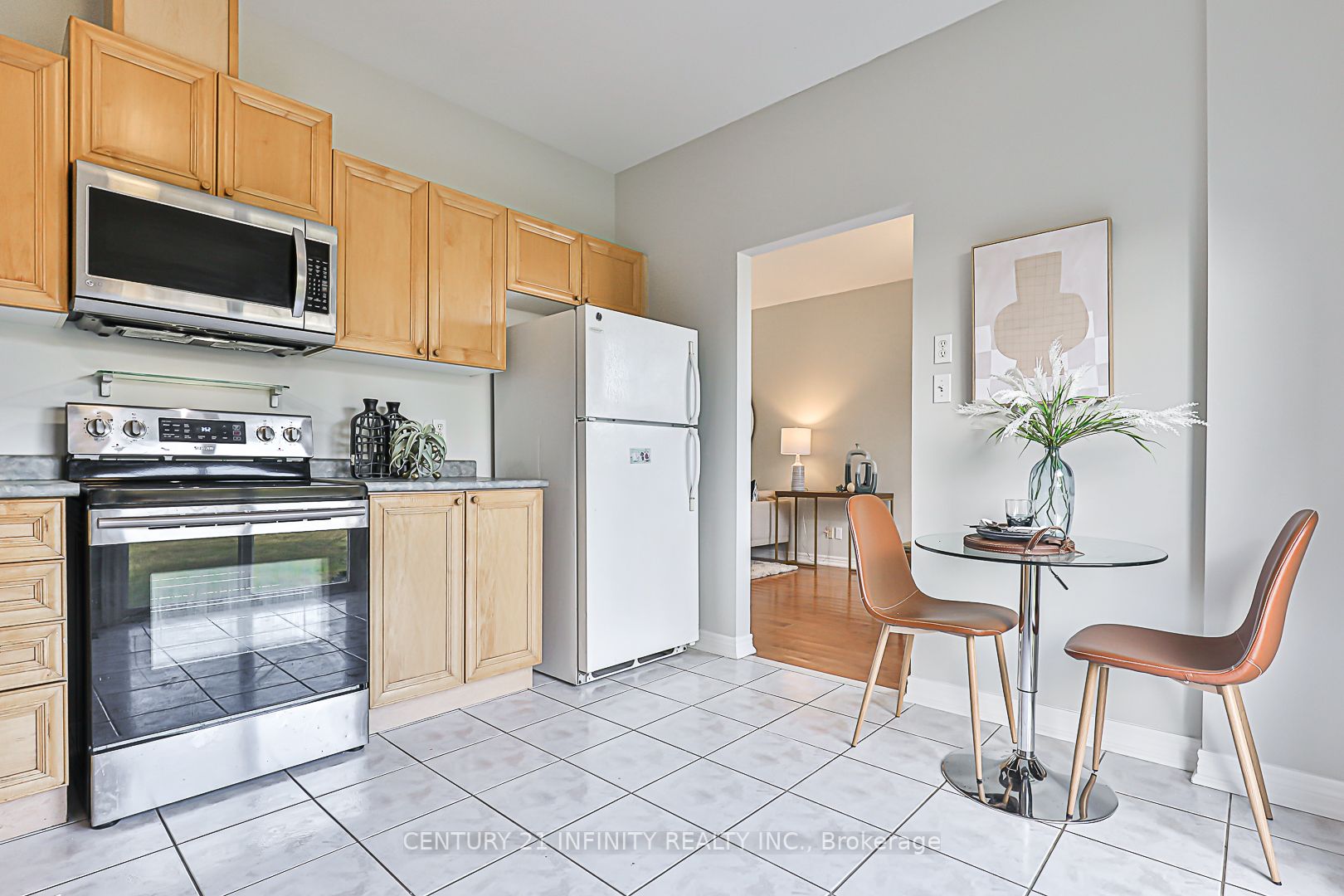 77 Sandford Cres
