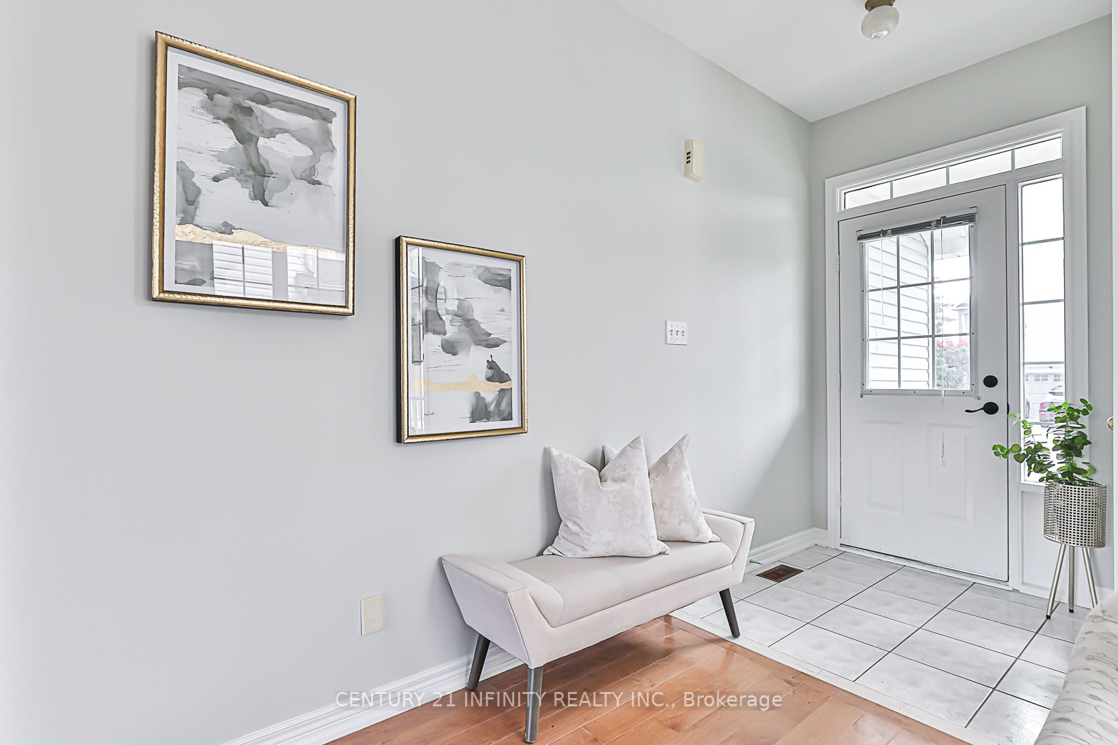 77 Sandford Cres