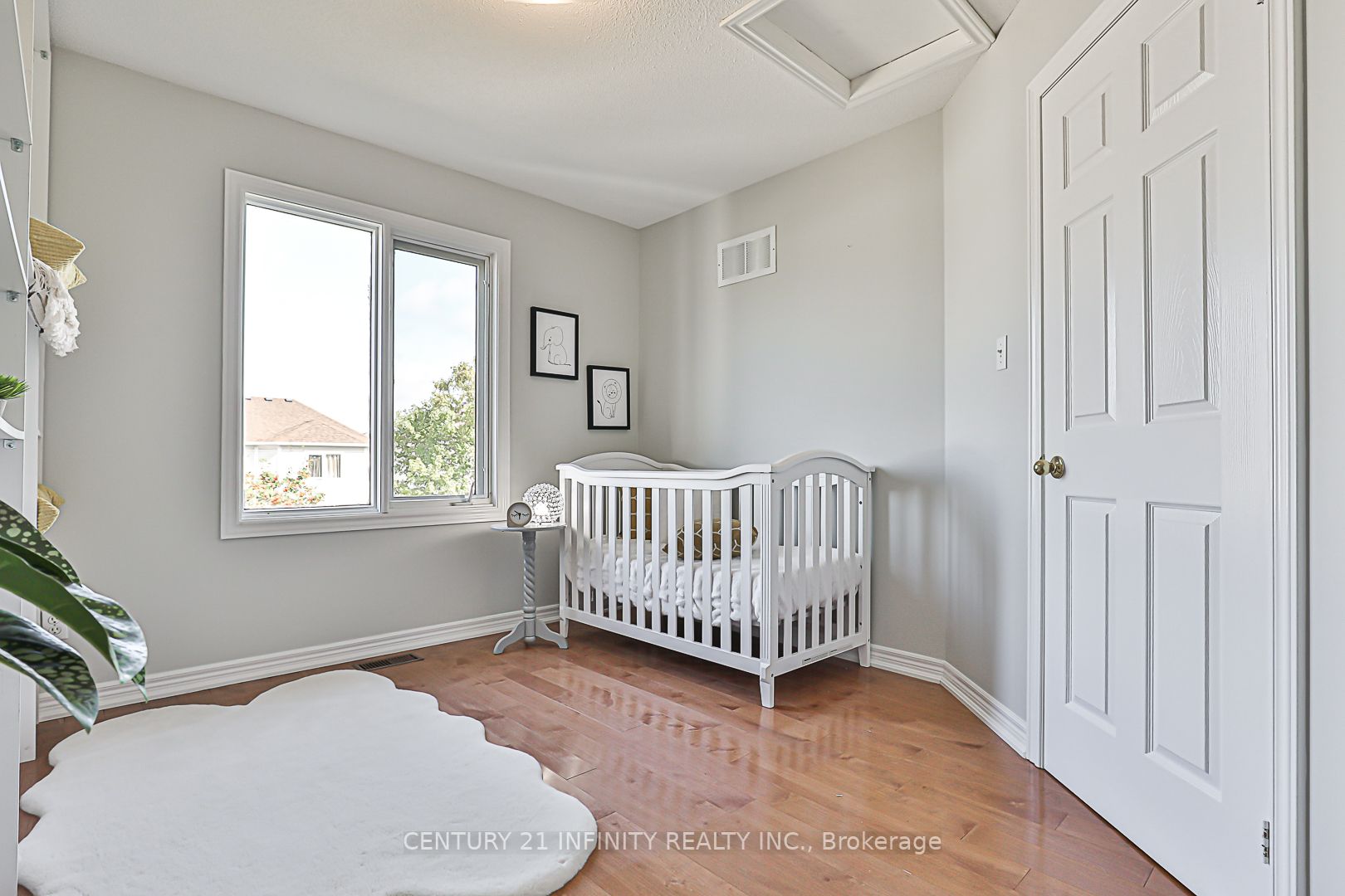 77 Sandford Cres