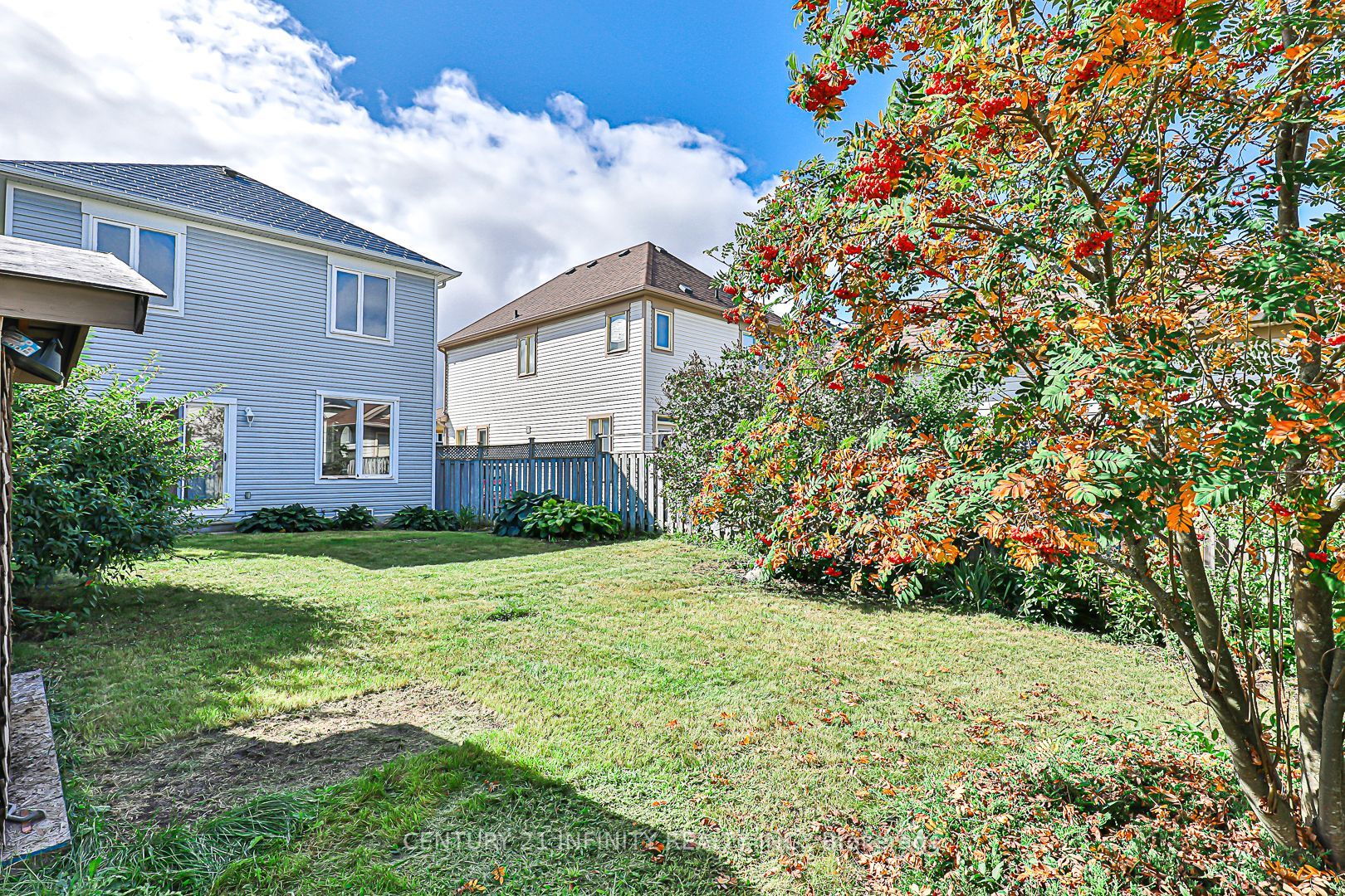 77 Sandford Cres