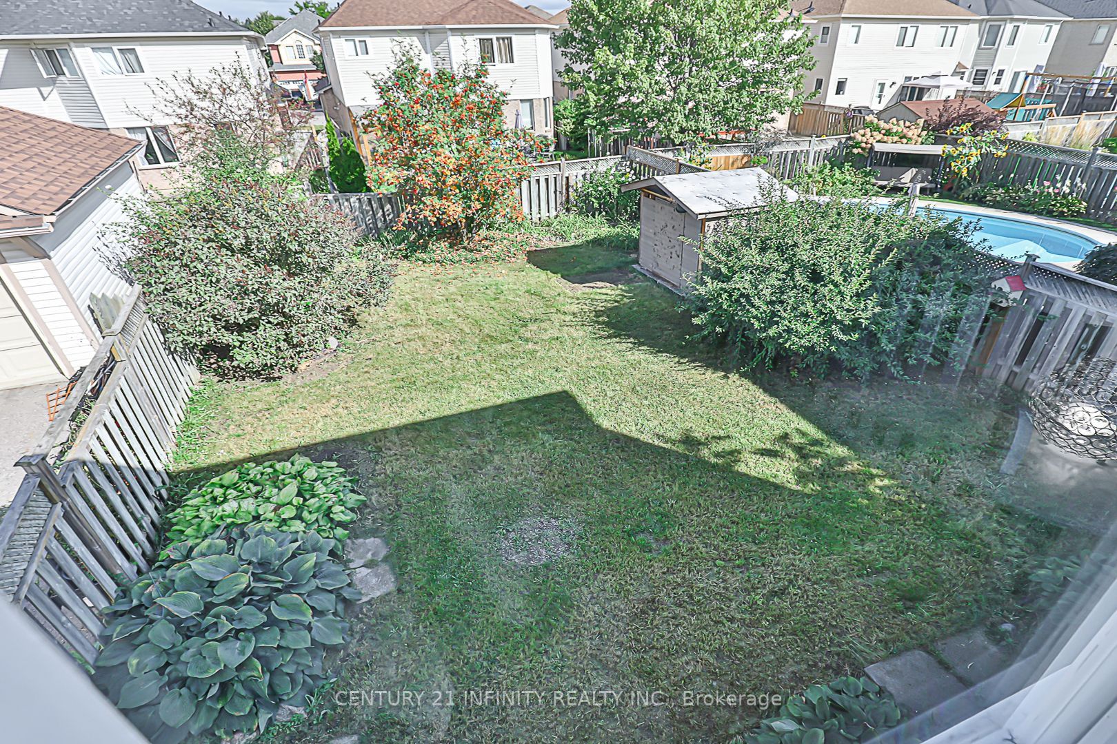 77 Sandford Cres