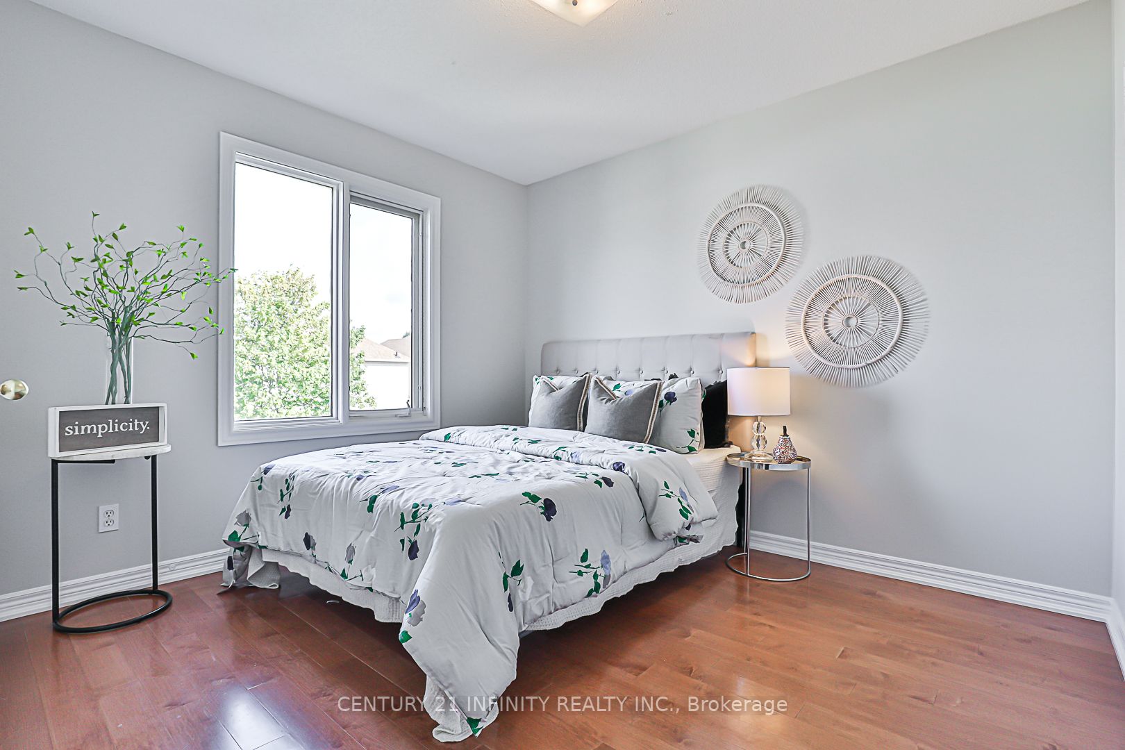 77 Sandford Cres