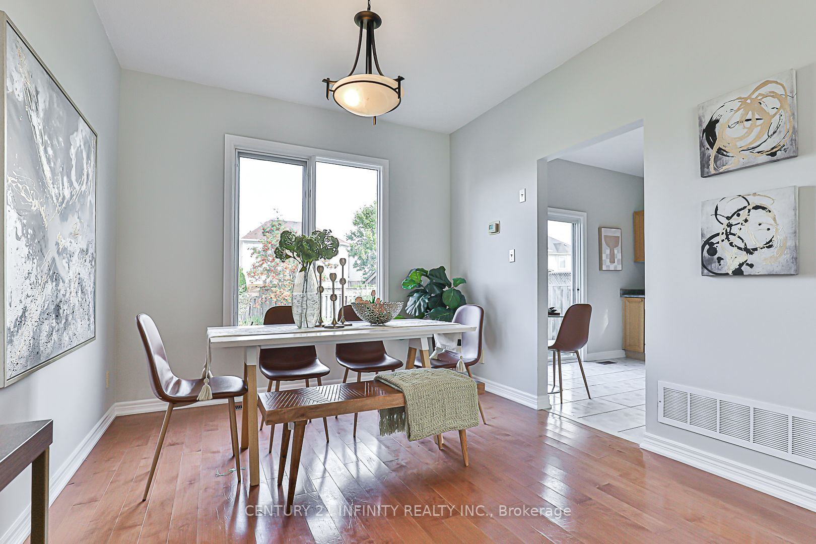 77 Sandford Cres