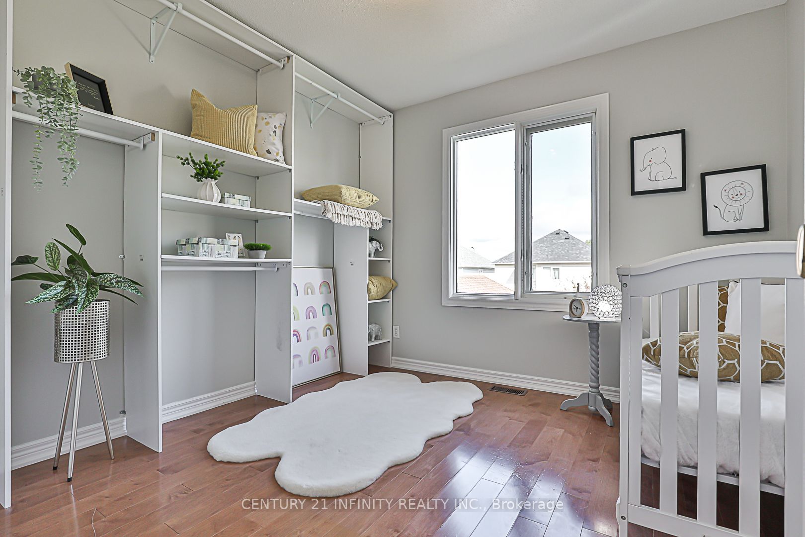 77 Sandford Cres