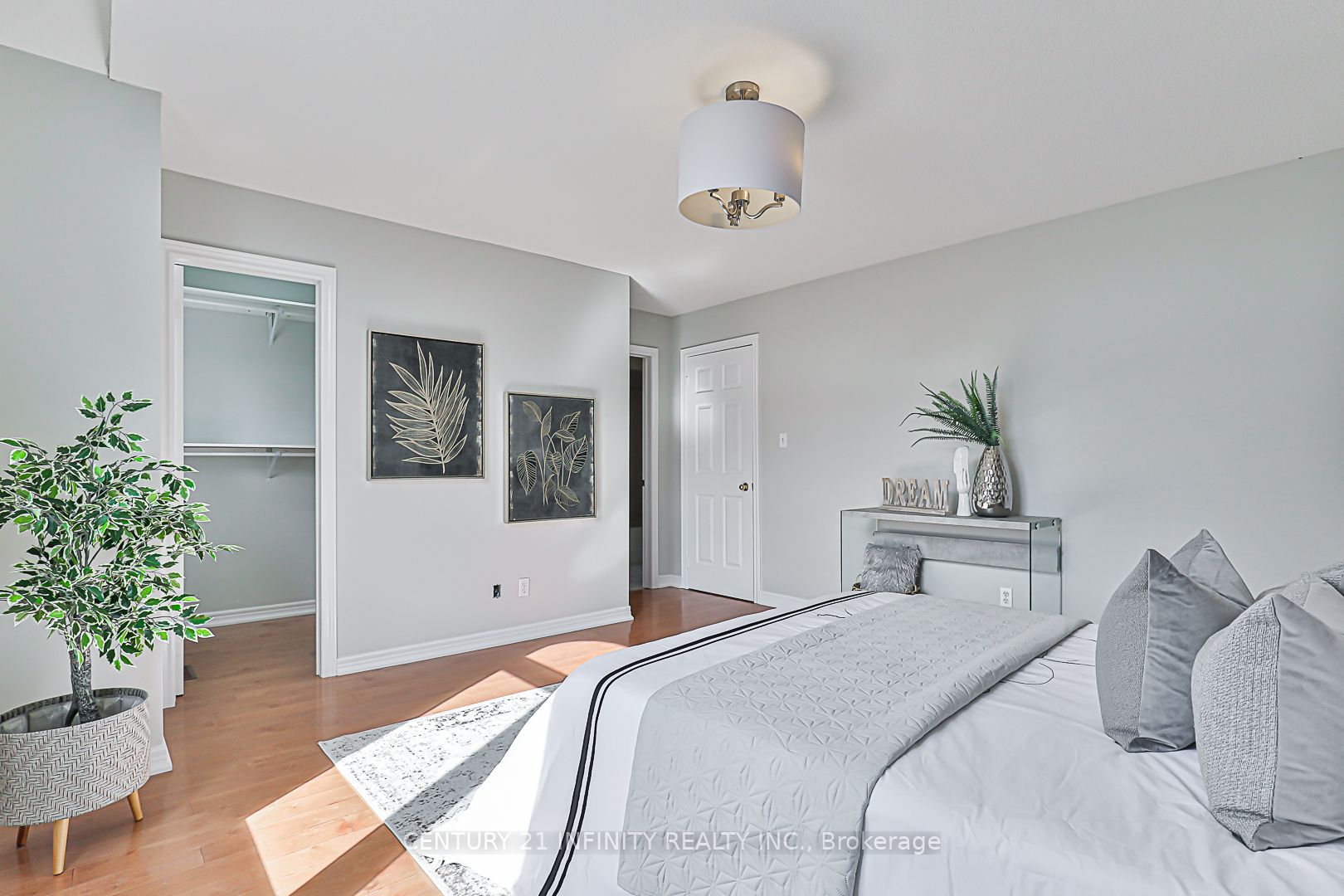 77 Sandford Cres