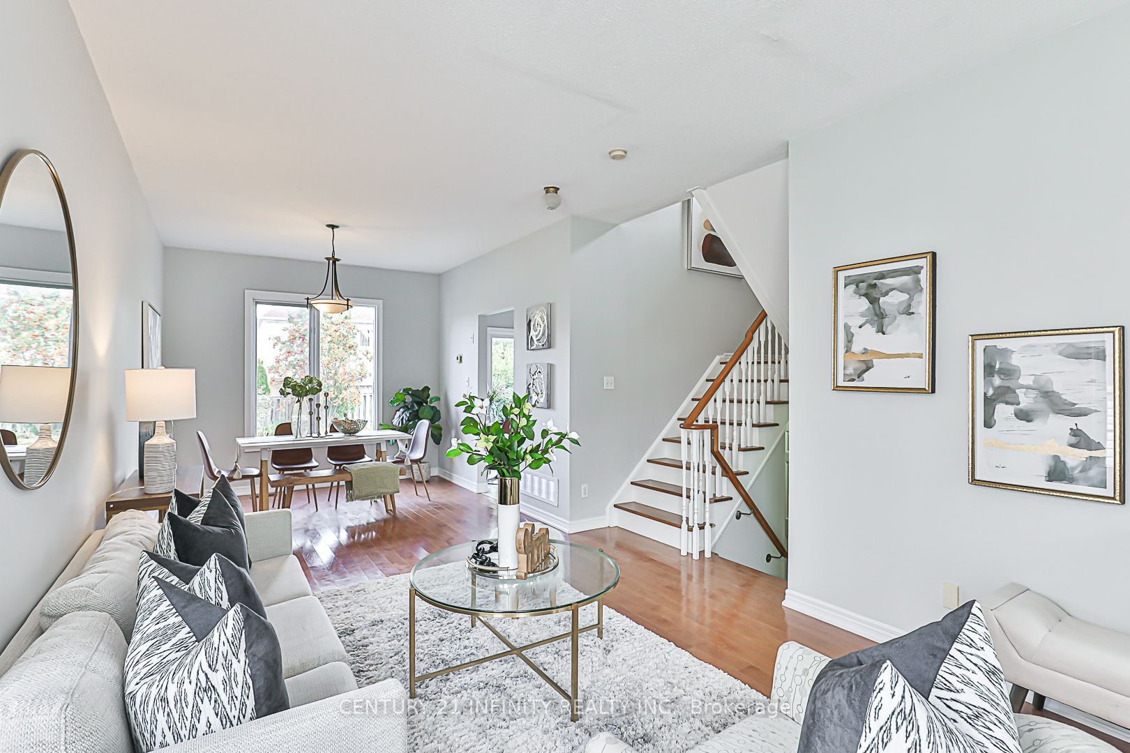 77 Sandford Cres