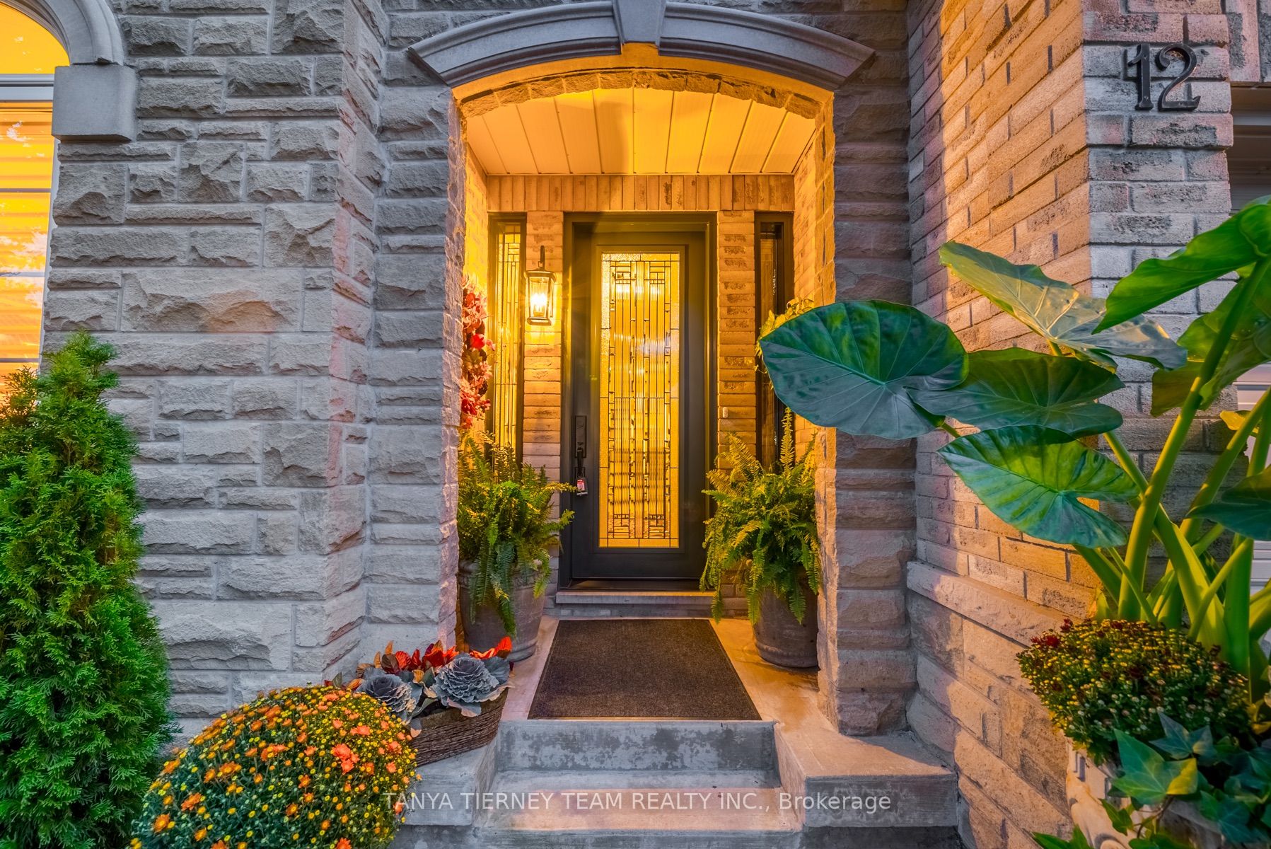 12 Lennon Crt
