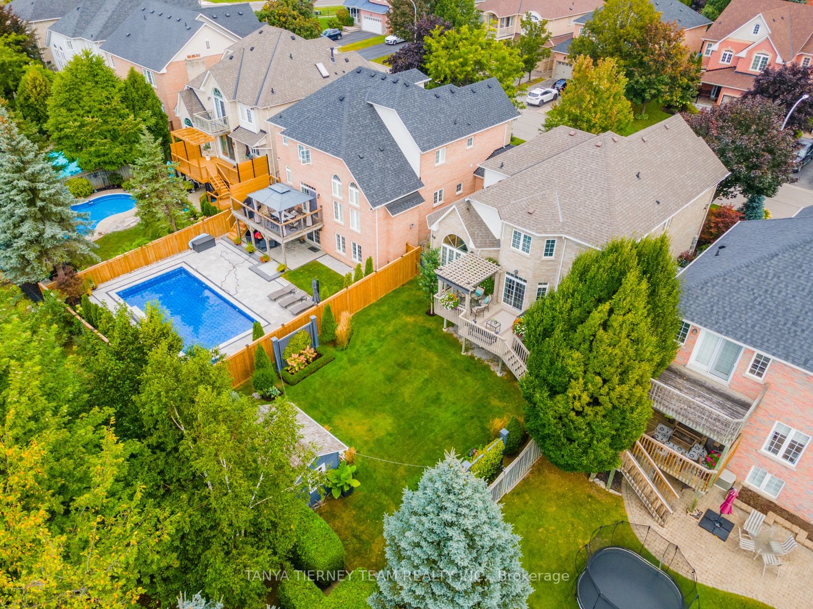 12 Lennon Crt
