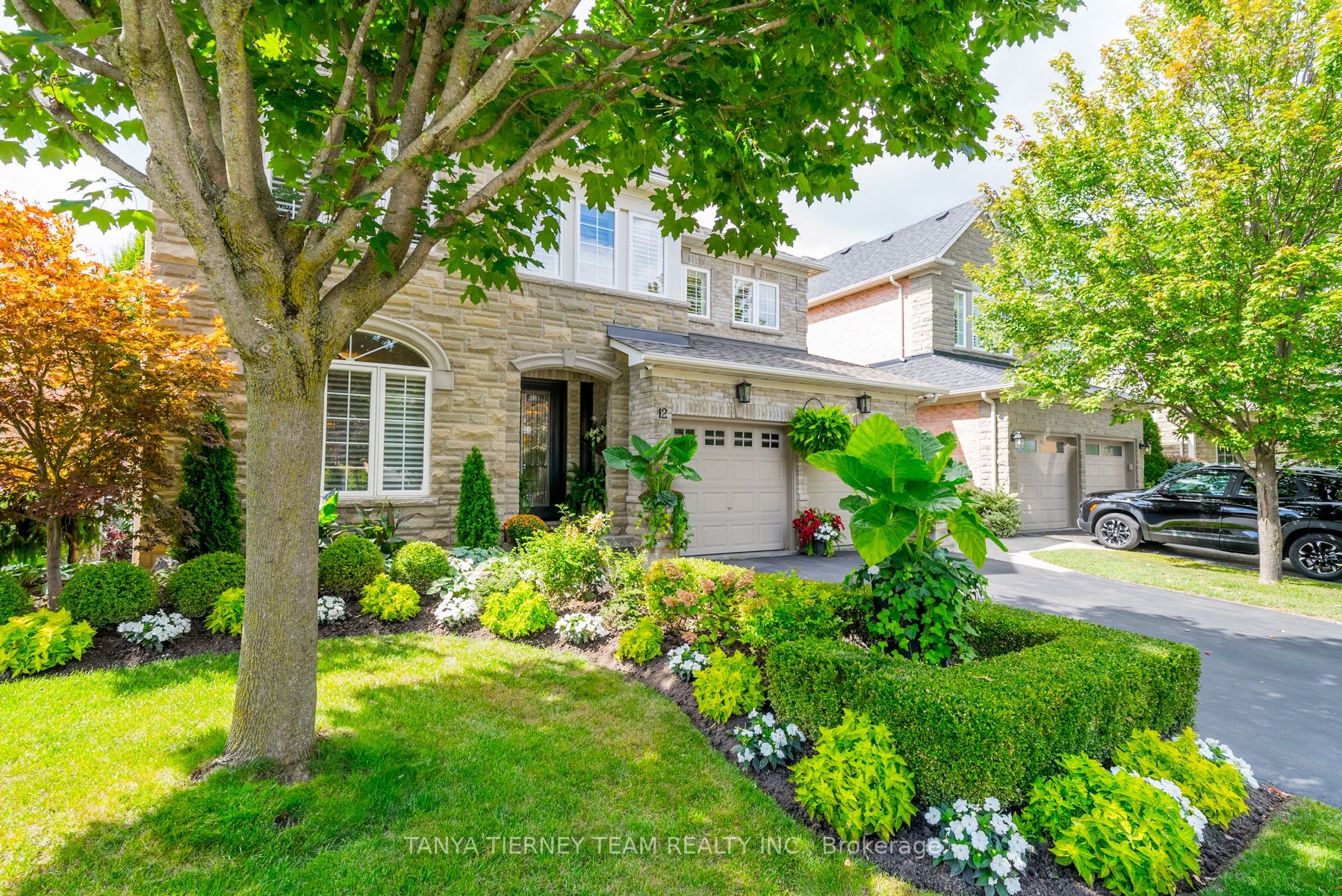 12 Lennon Crt