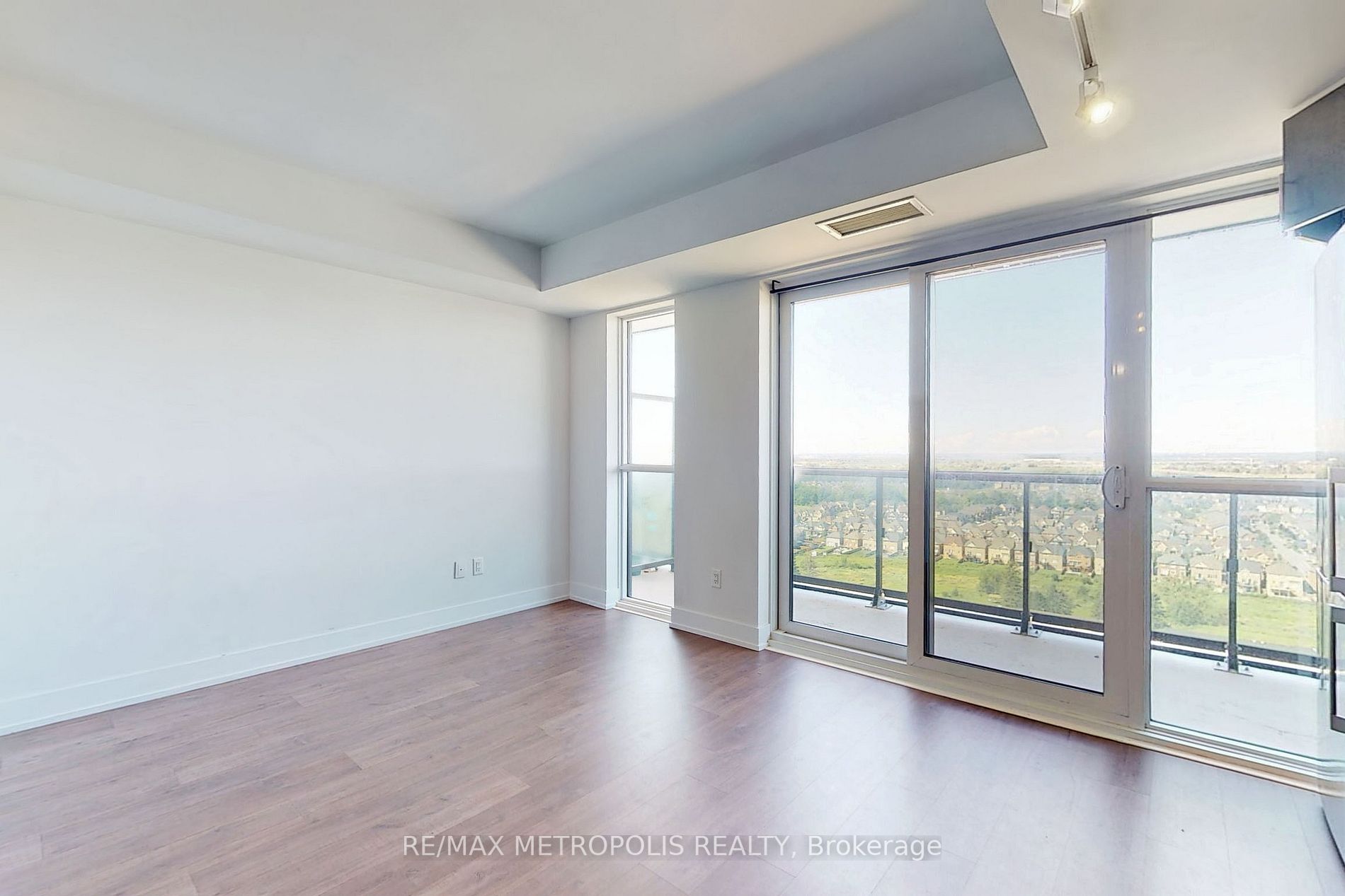 2550 Simcoe Street N, #2101