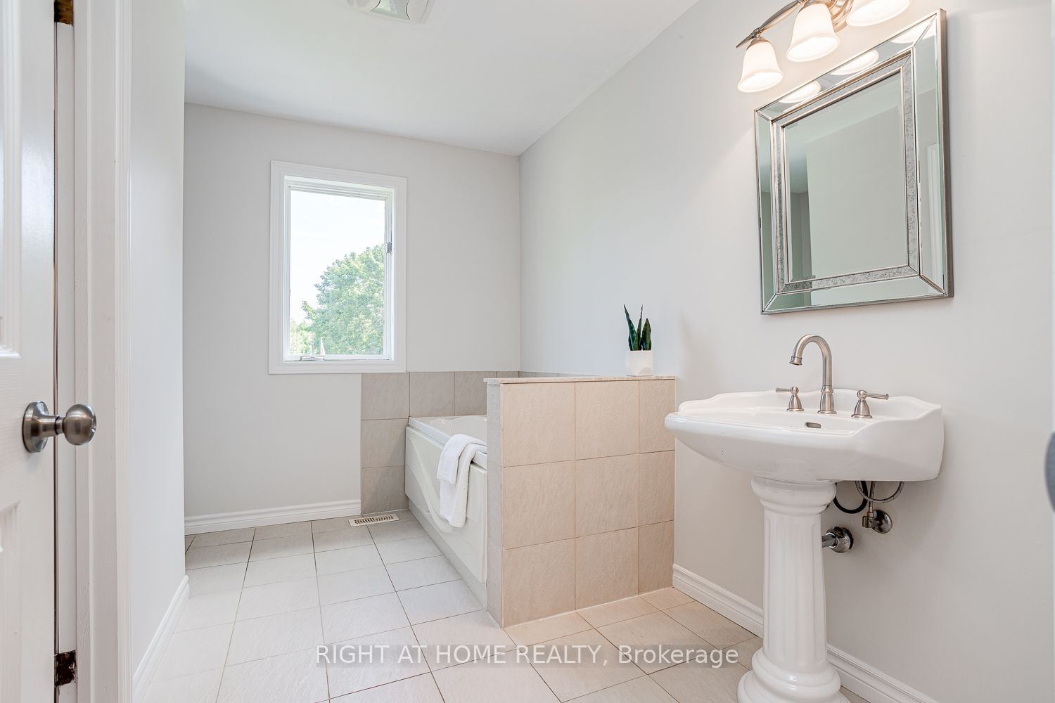 16707 Old Simcoe Rd