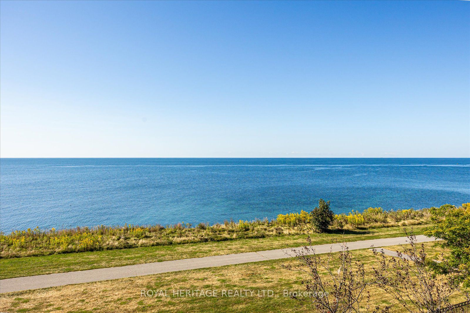 385 Lakebreeze Drive, #301