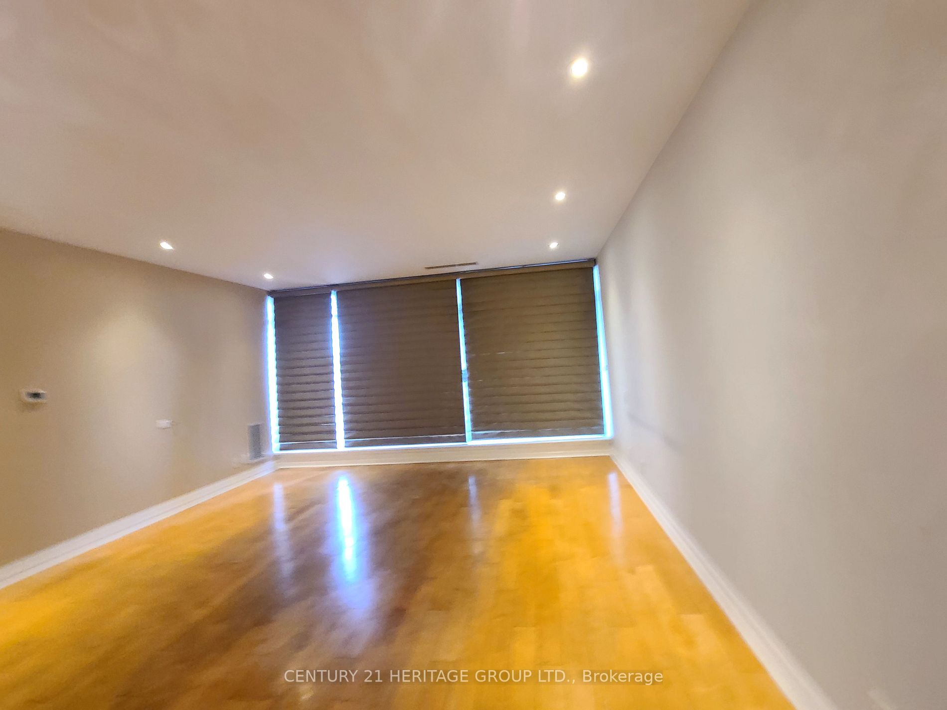 44 Bond St W, #416