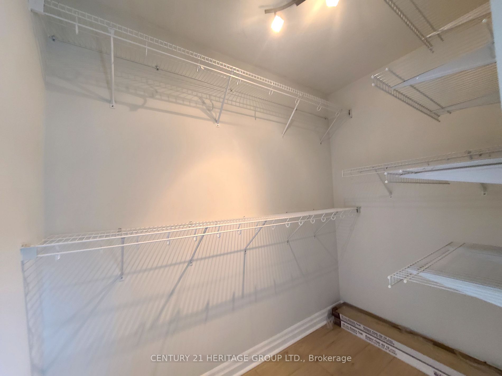44 Bond St W, #416