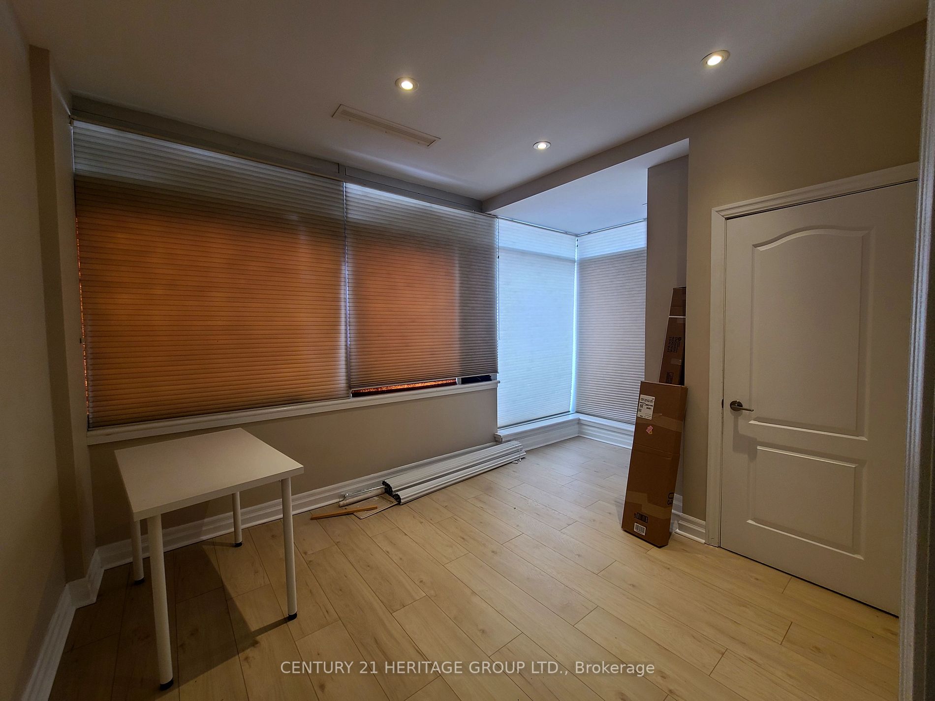 44 Bond St W, #416