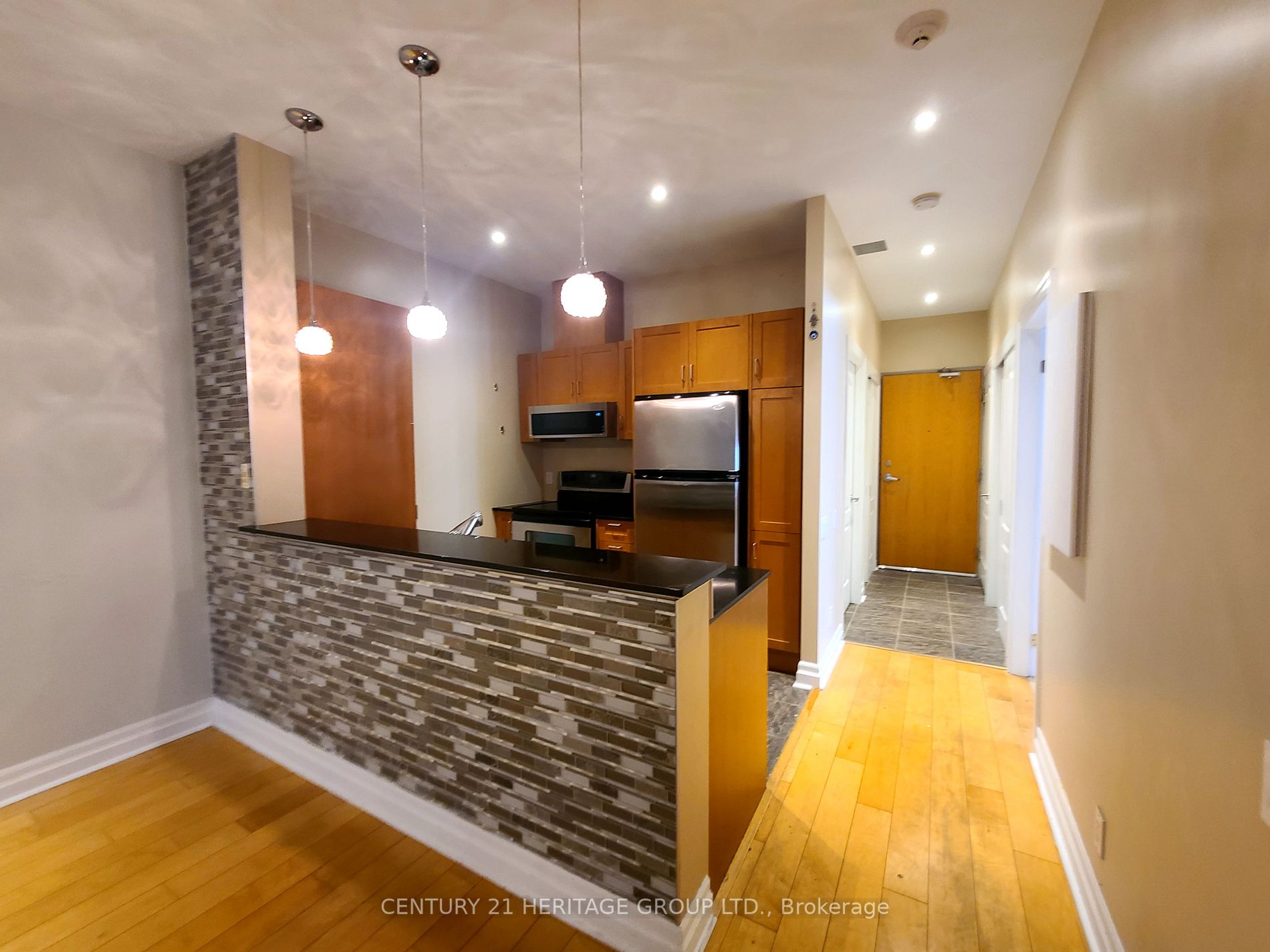 44 Bond St W, #416