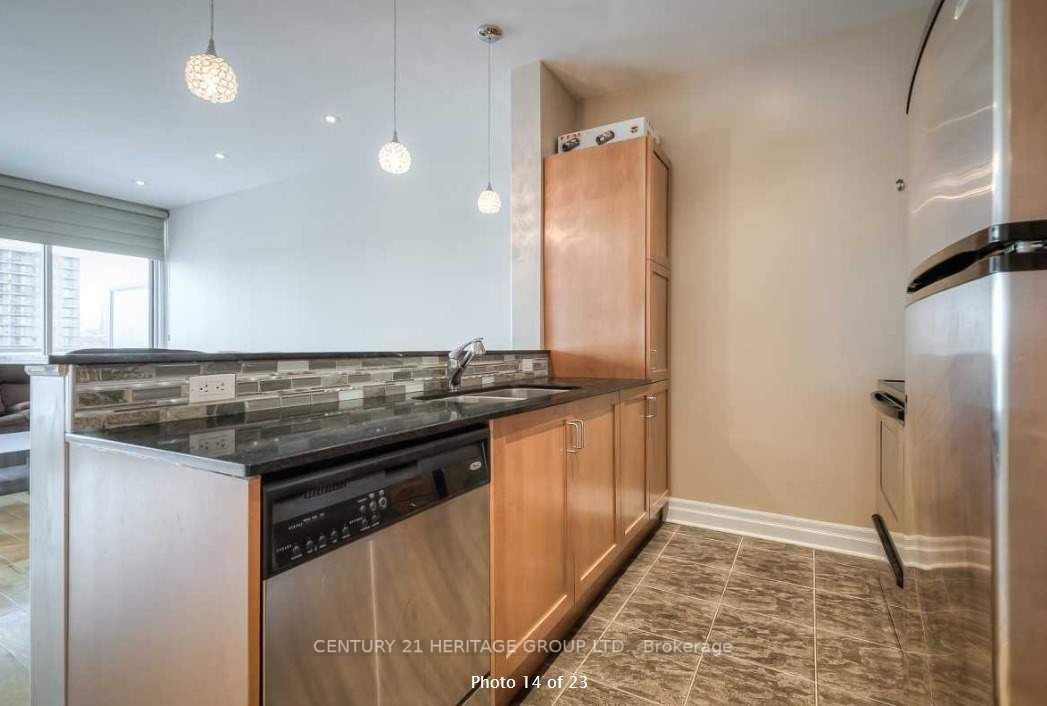 44 Bond St W, #416
