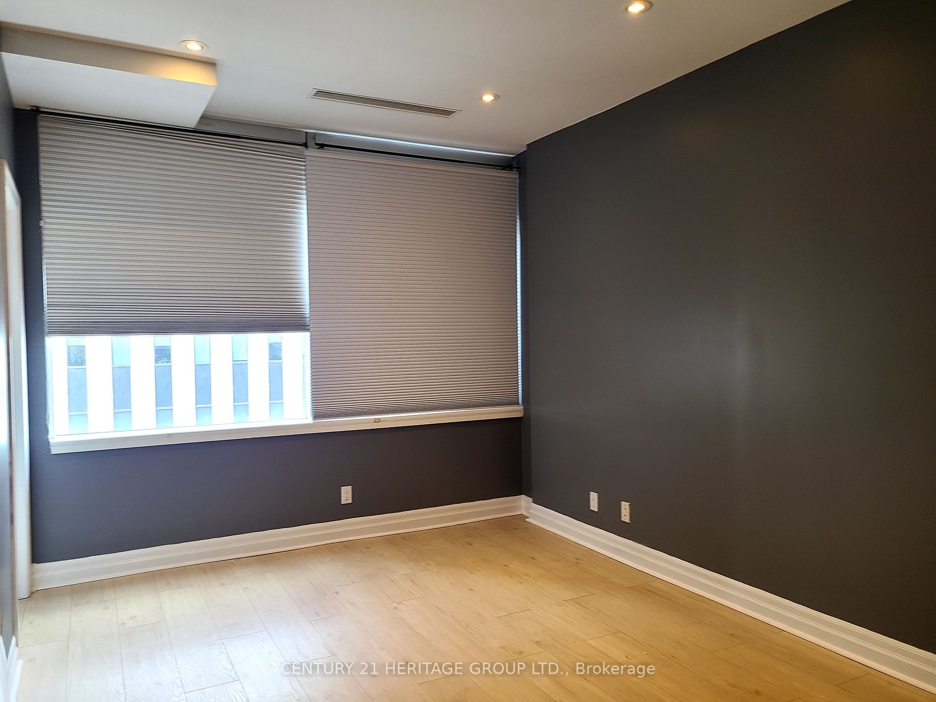 44 Bond St W, #416