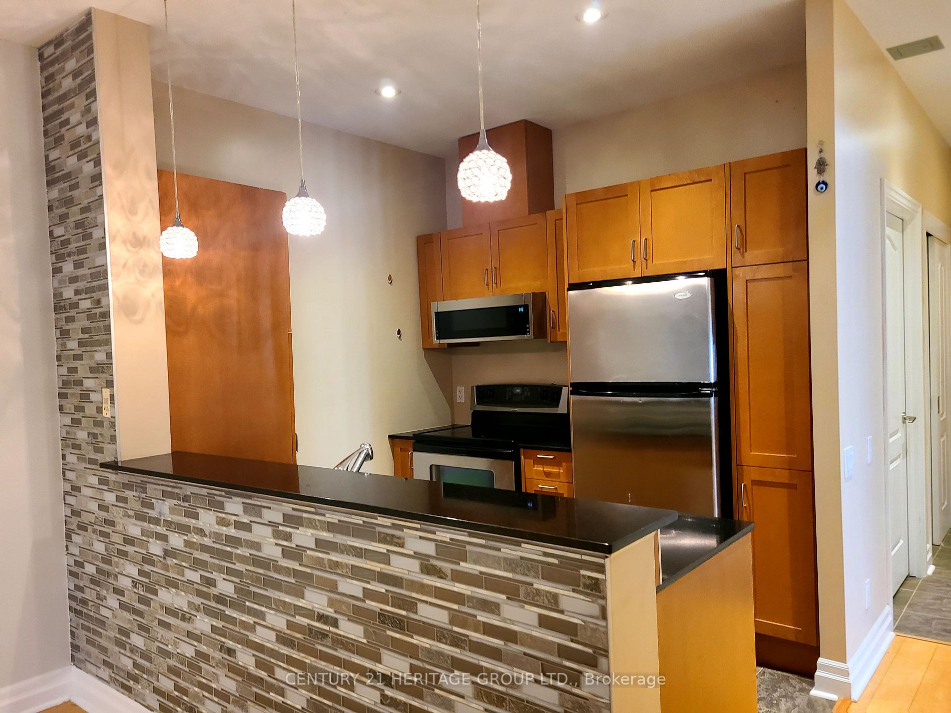 44 Bond St W, #416