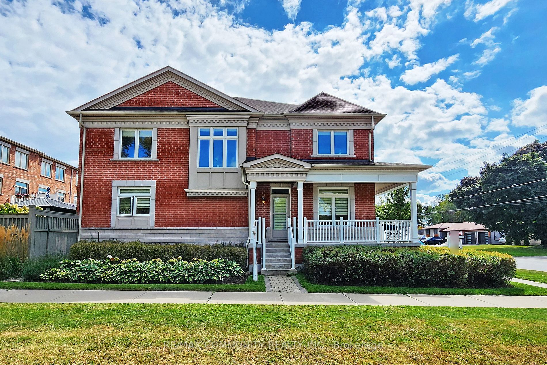 1883 Glendale Dr