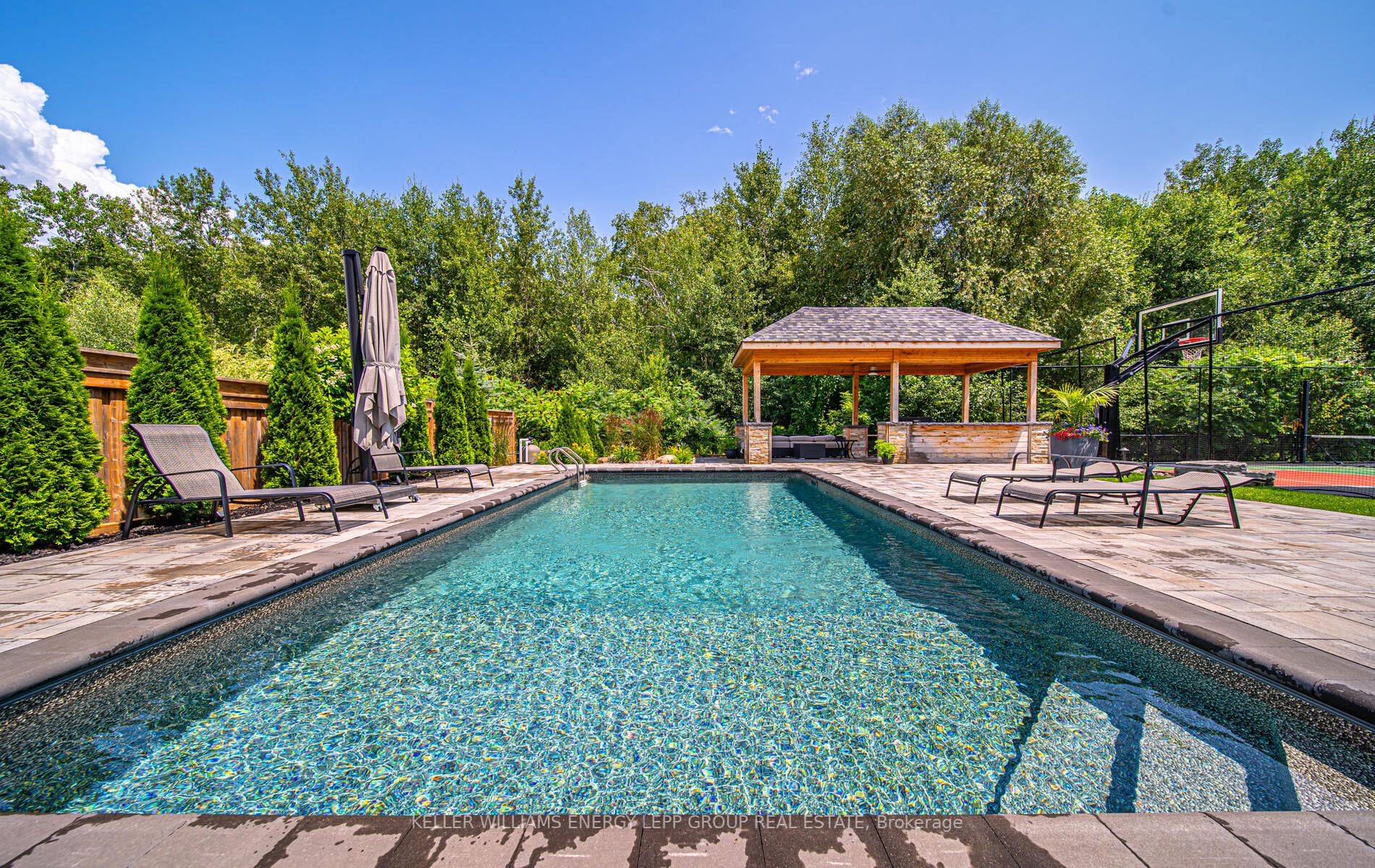 10 Donwoods Cres