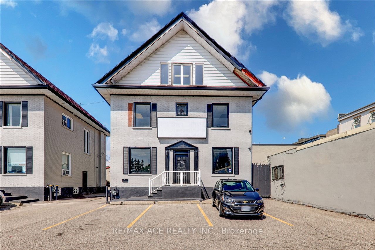 74 King St W