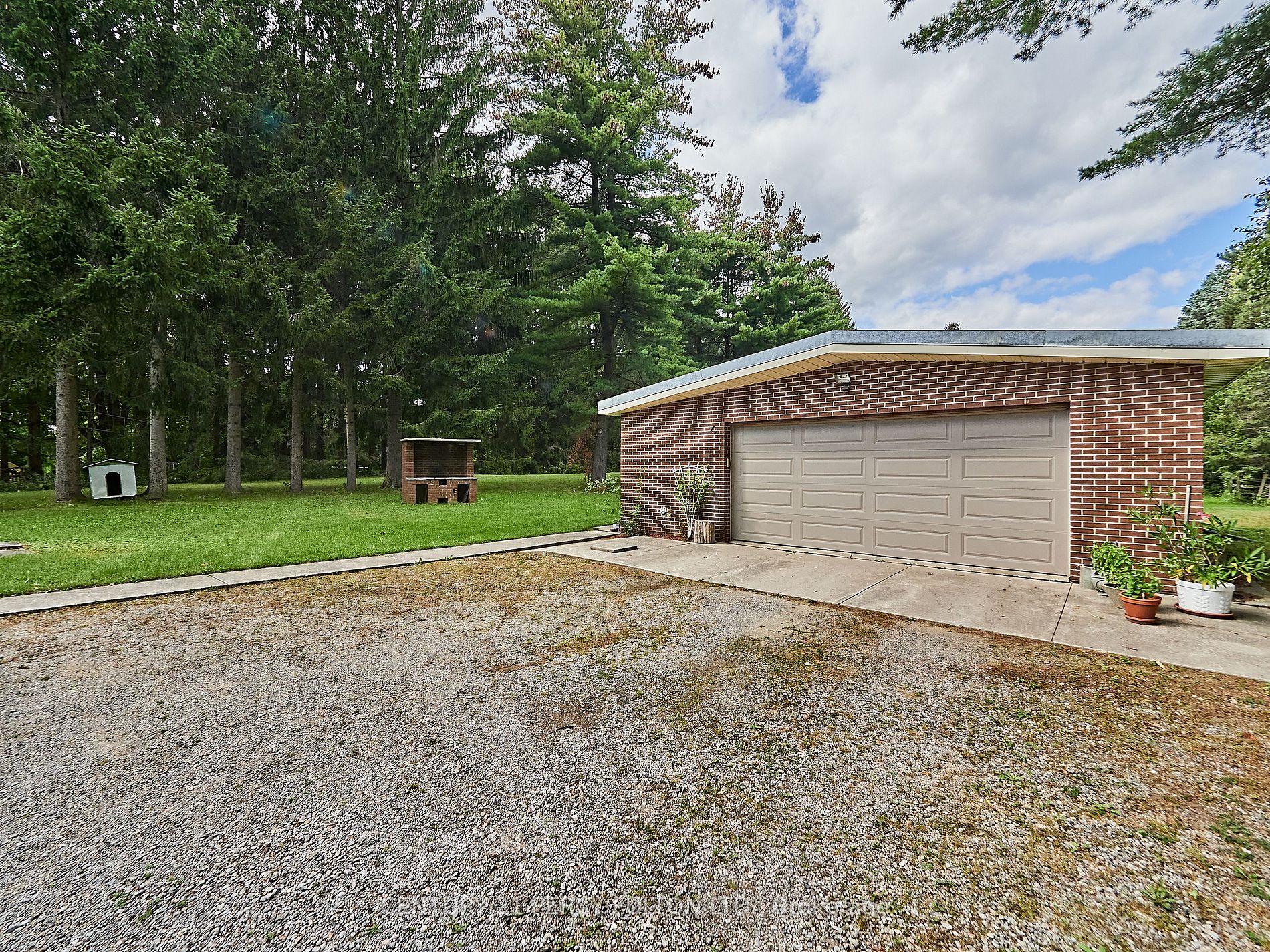 474 Taunton Road W