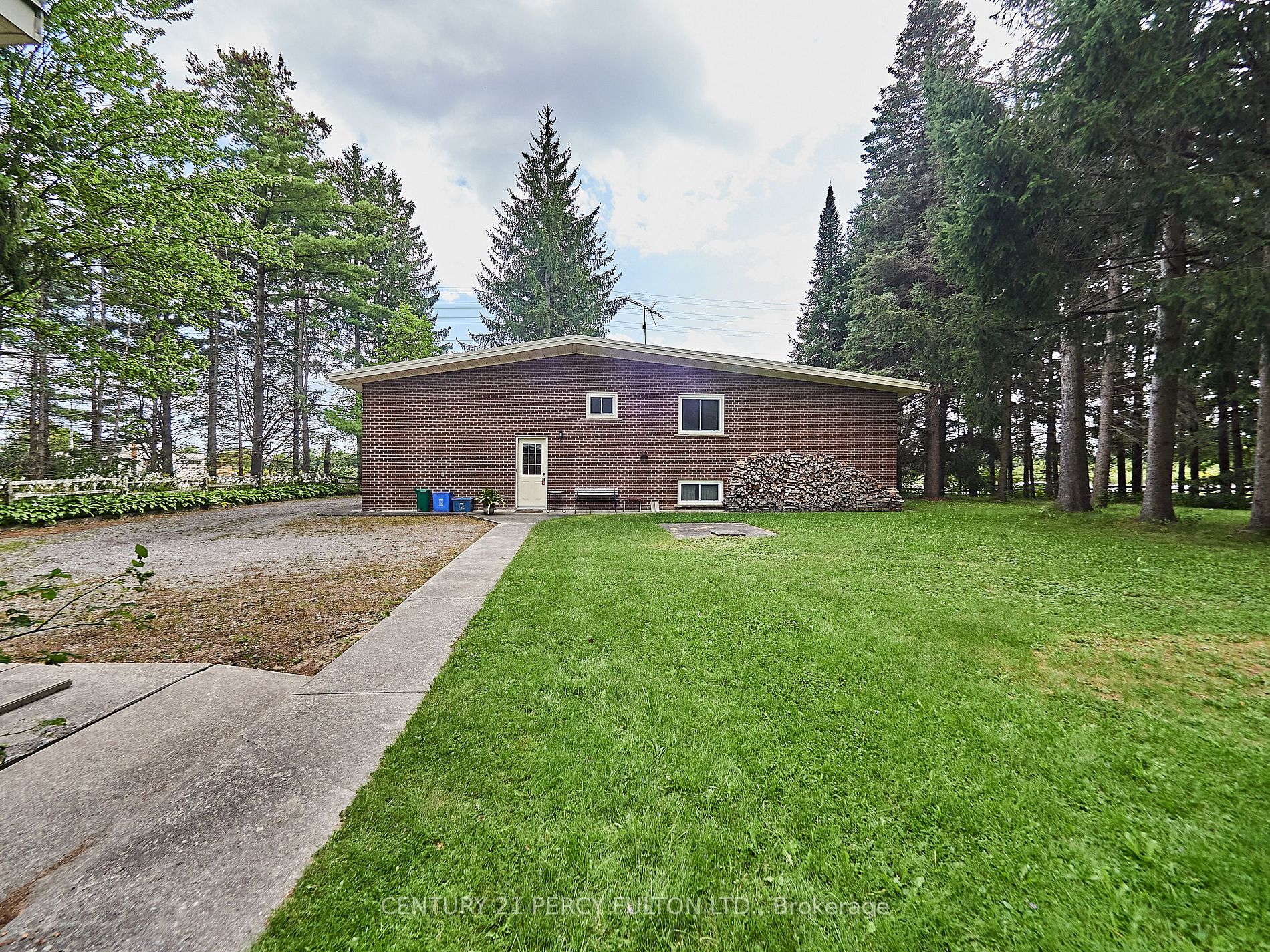 474 Taunton Road W