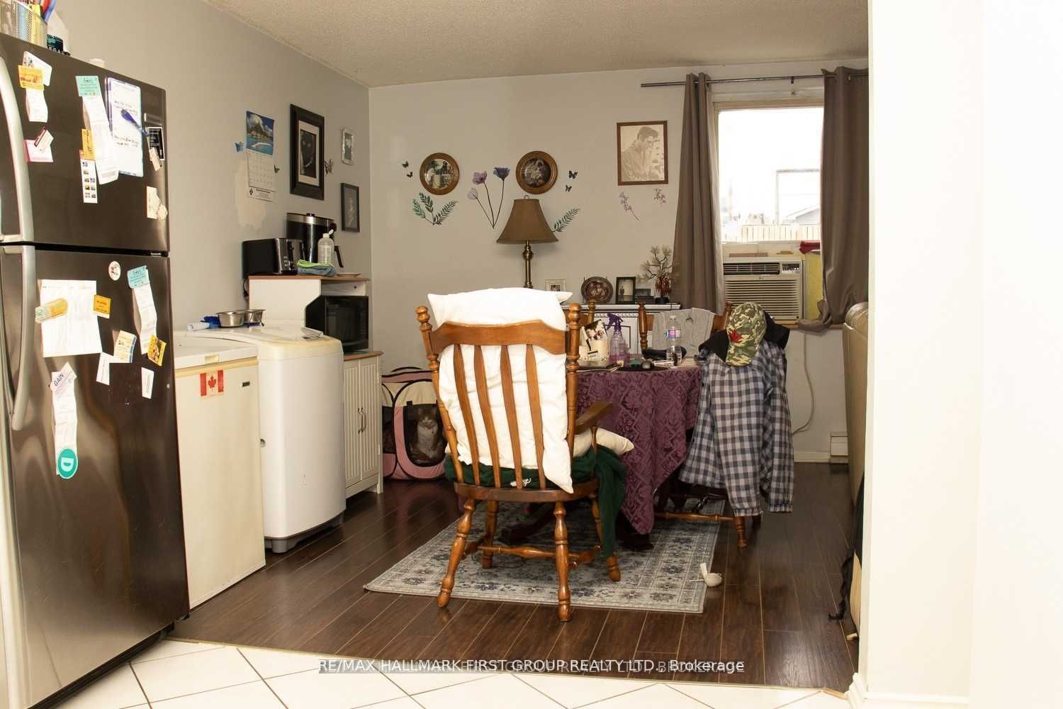 16-18 Simcoe St N