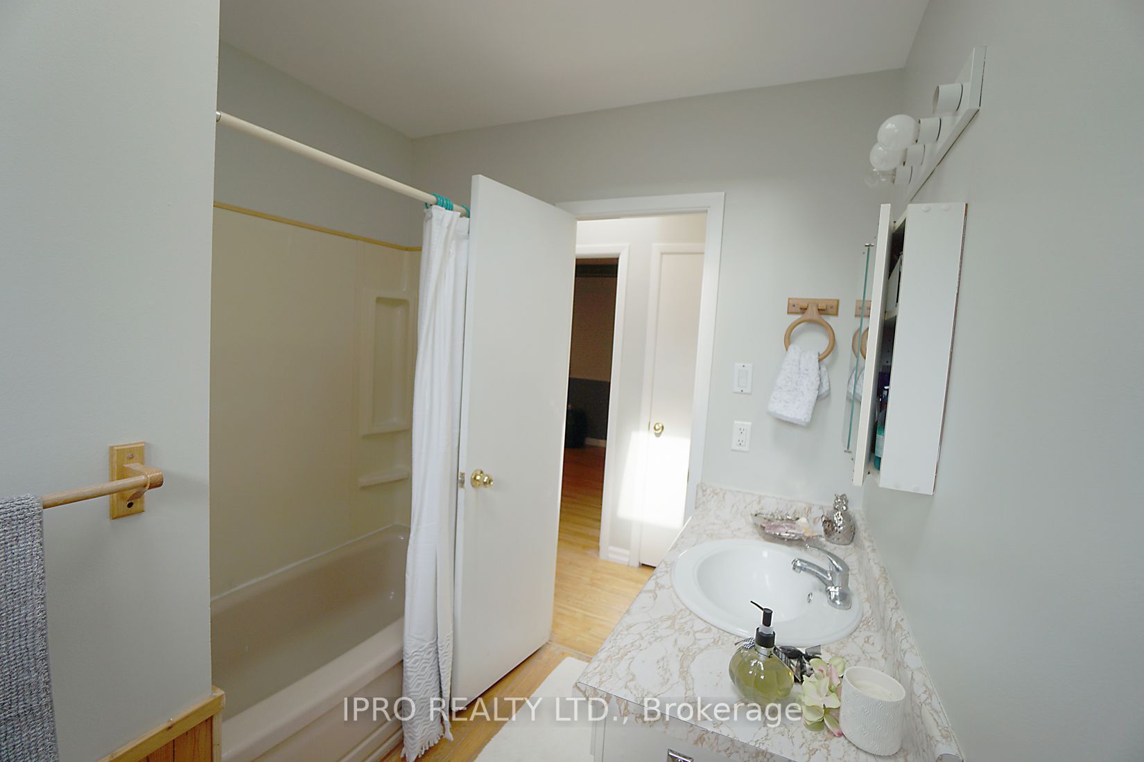 151 Clements Rd E