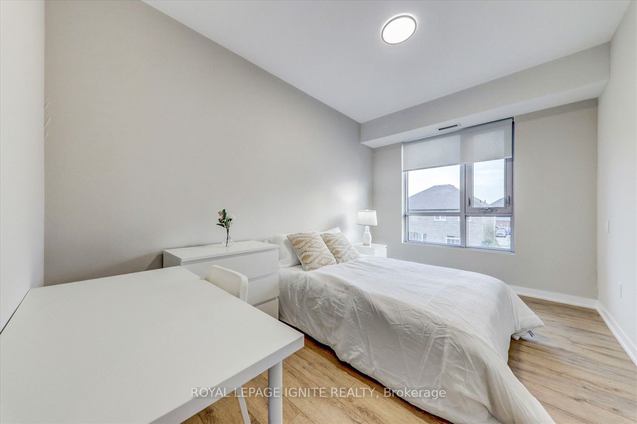1800 Simcoe St N, #218