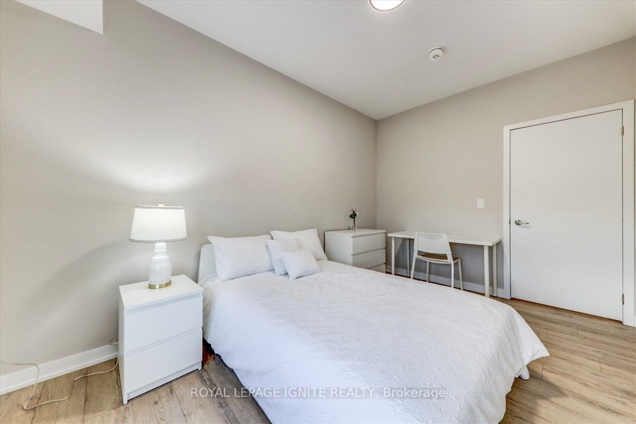 1800 Simcoe St N, #218