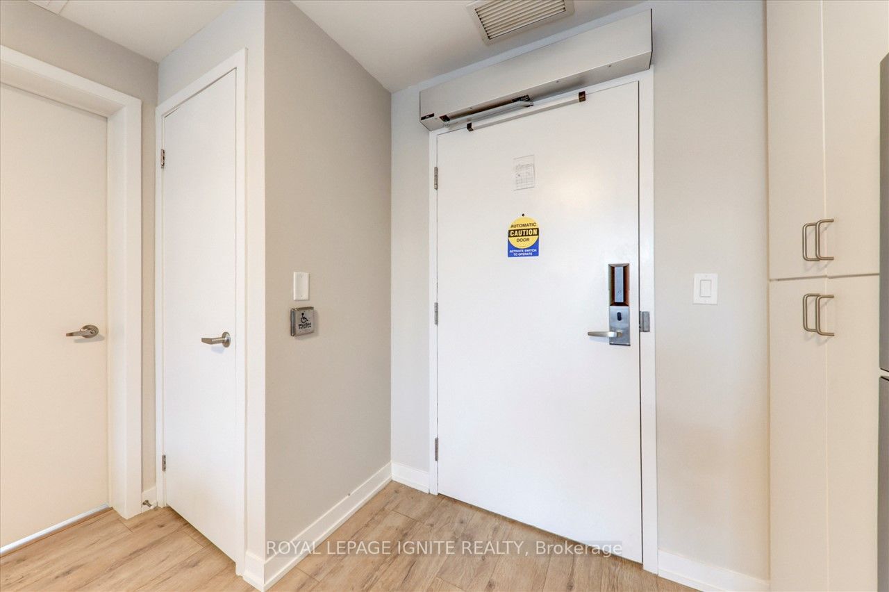 1800 Simcoe St N, #218