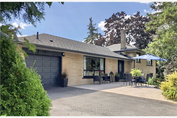 707 Walnut St W, Whitby