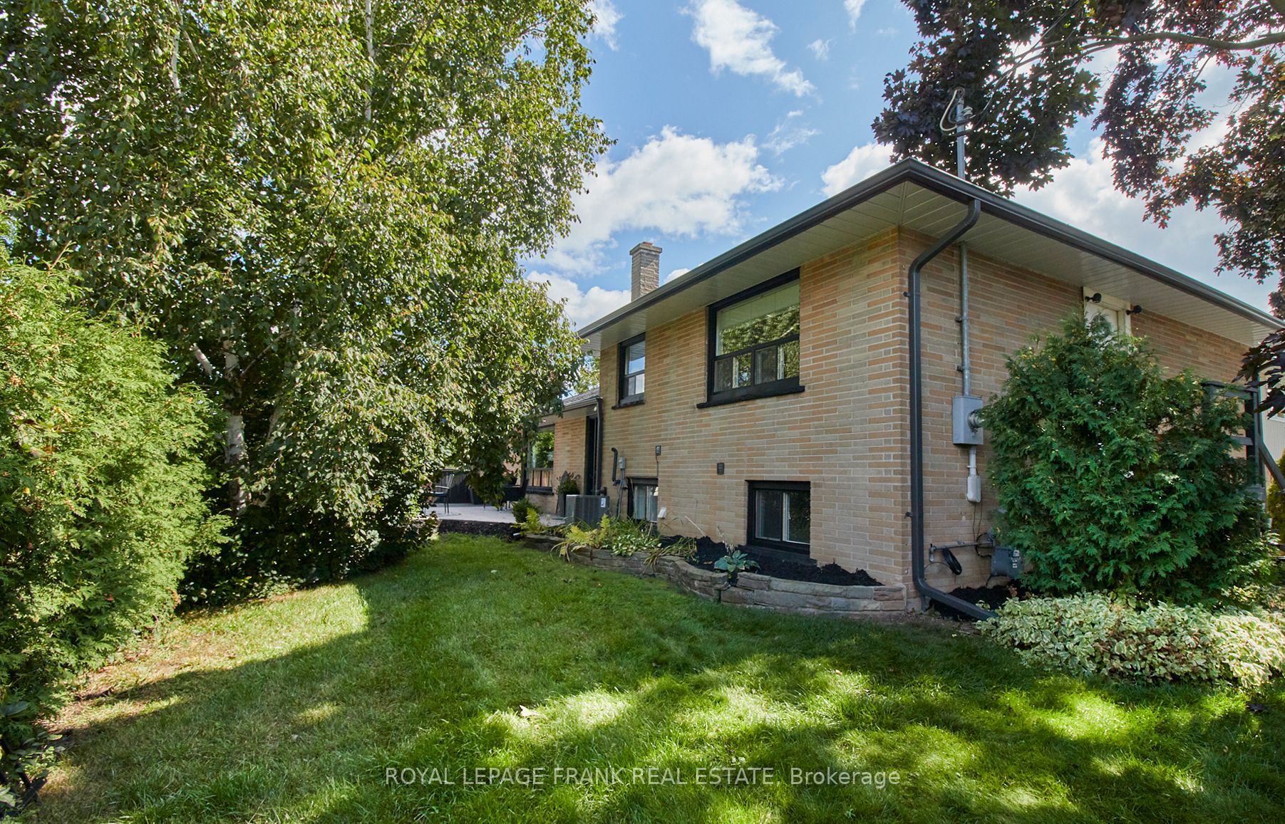 707 Walnut St W