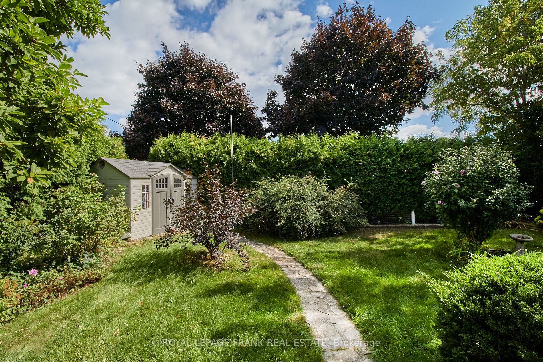 707 Walnut St W