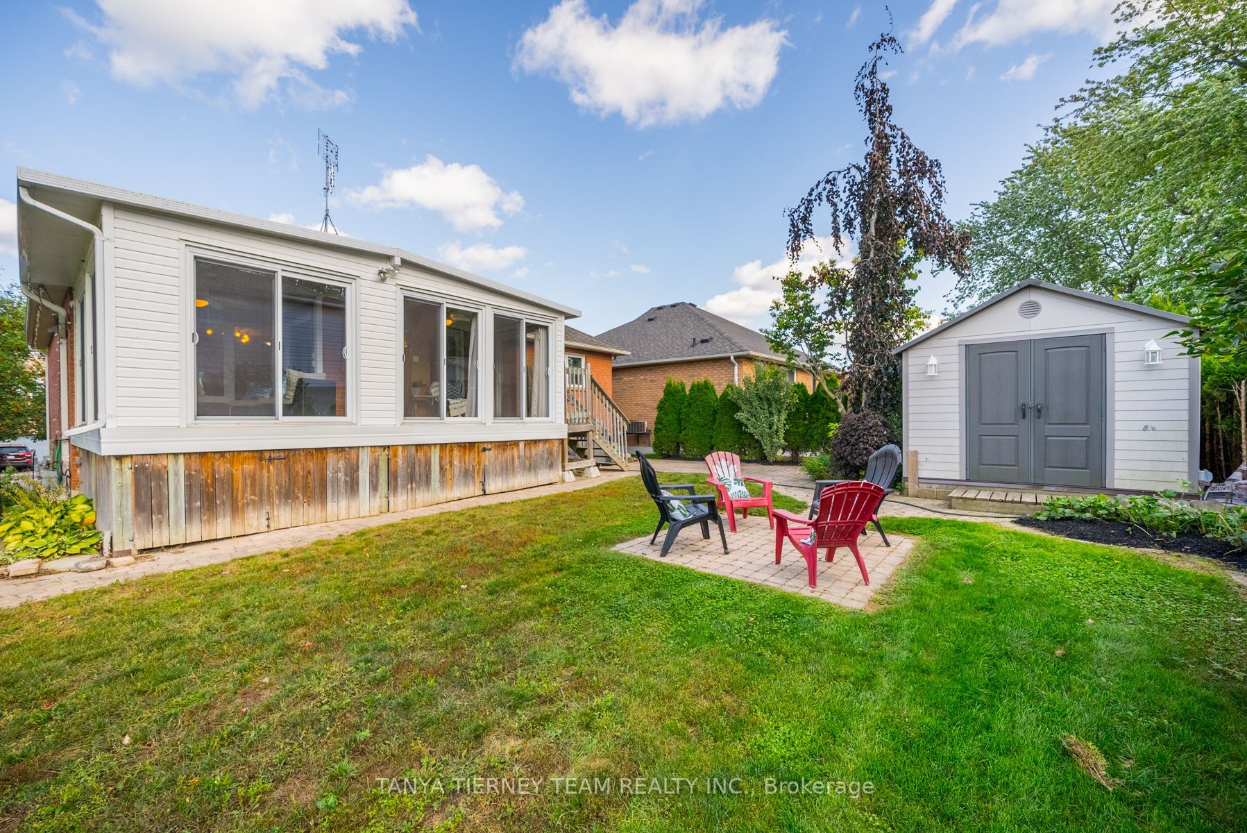 90 Perryview Dr