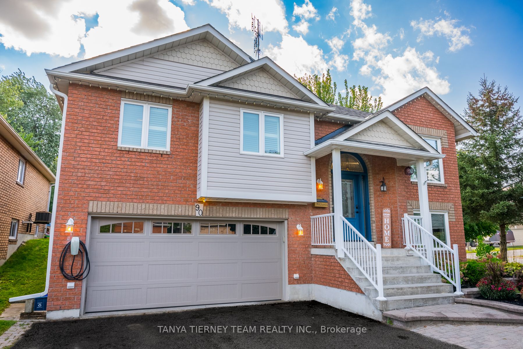 90 Perryview Dr