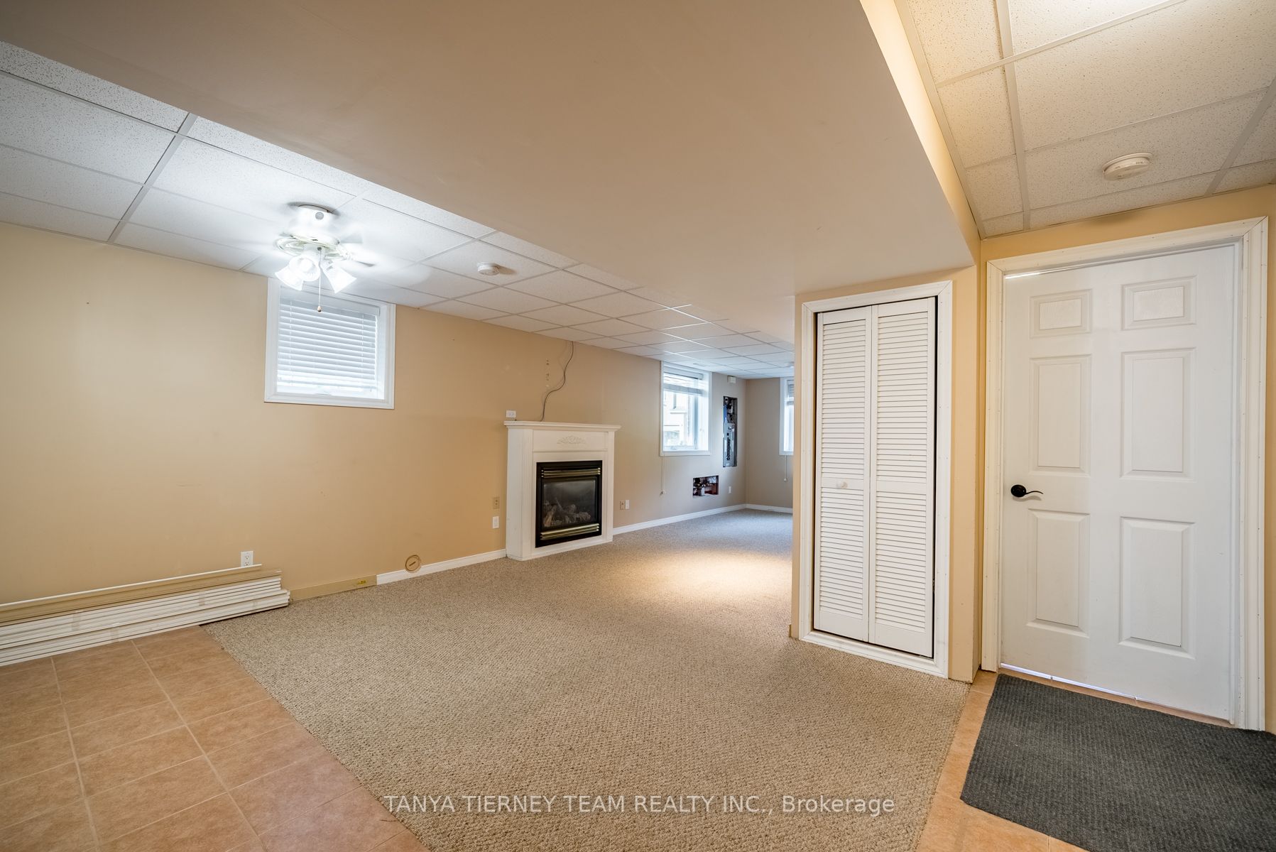 90 Perryview Dr
