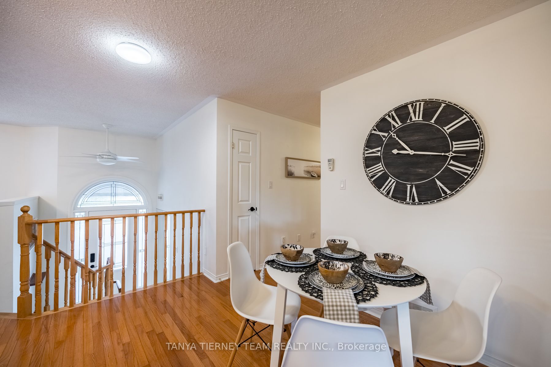 90 Perryview Dr