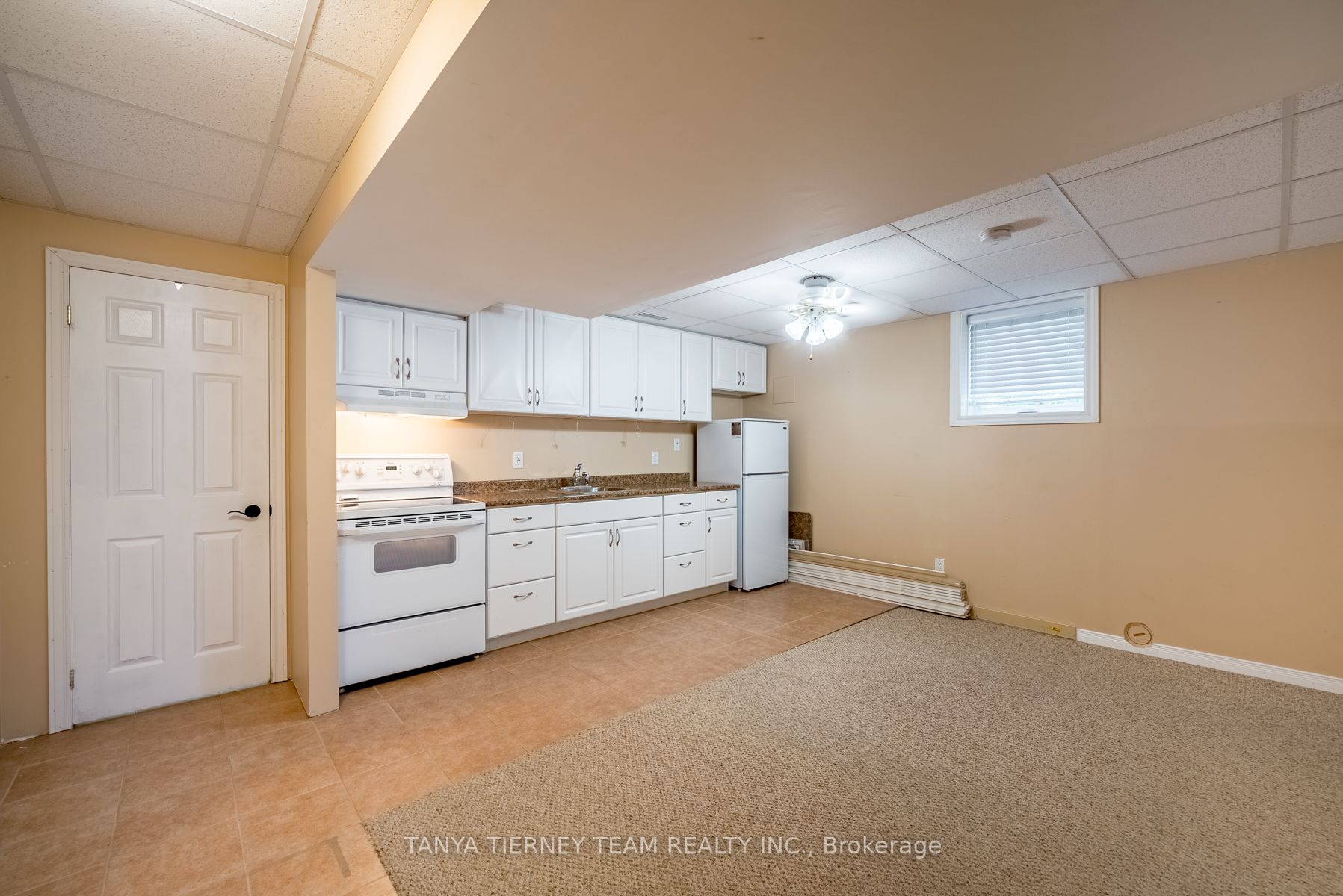 90 Perryview Dr