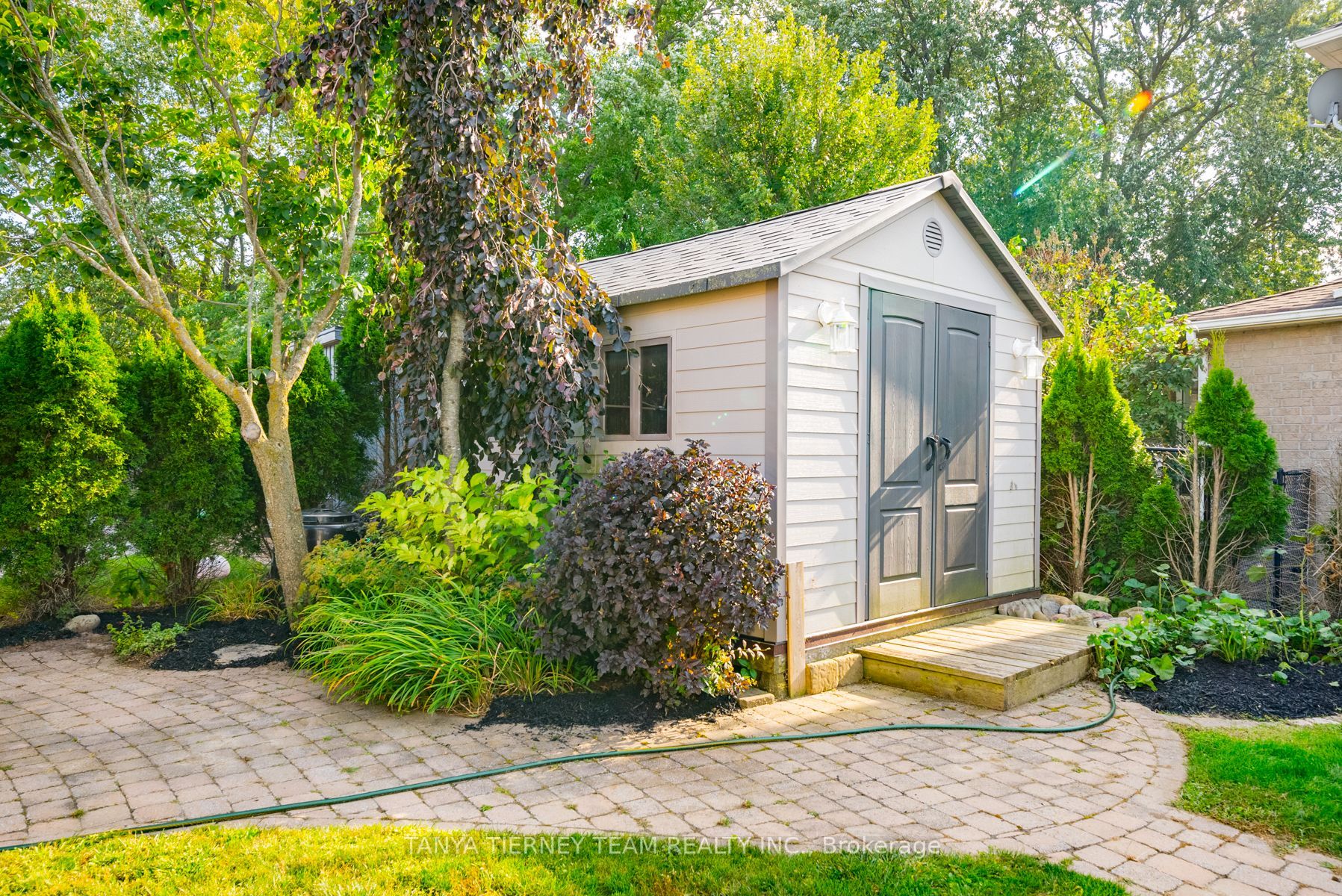 90 Perryview Dr