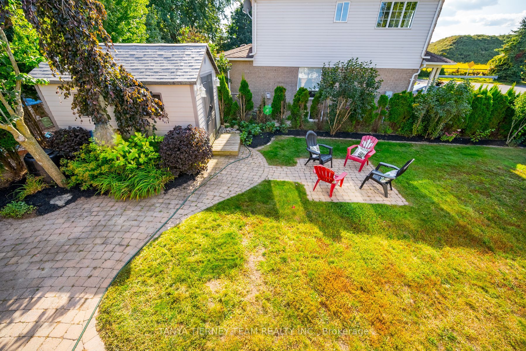 90 Perryview Dr
