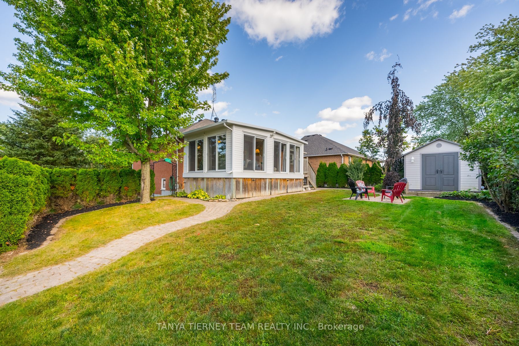 90 Perryview Dr