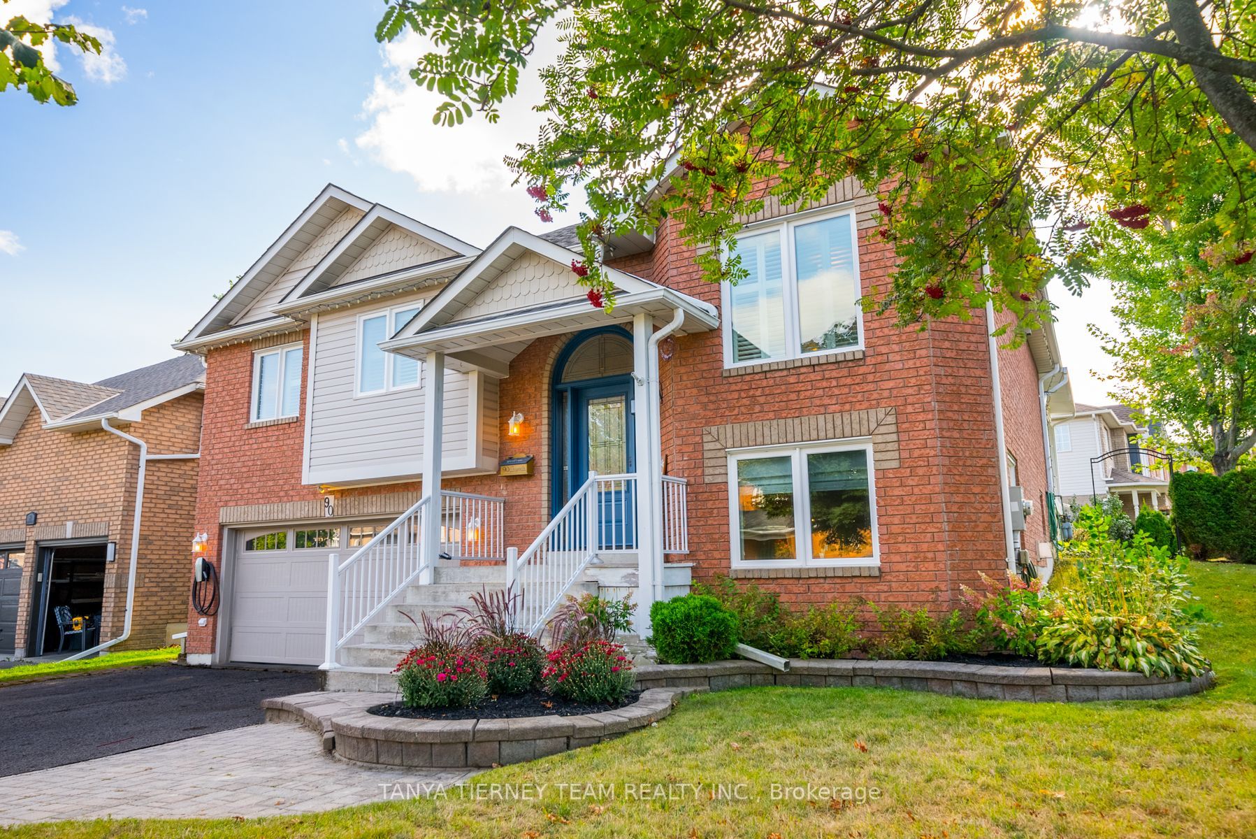 90 Perryview Dr